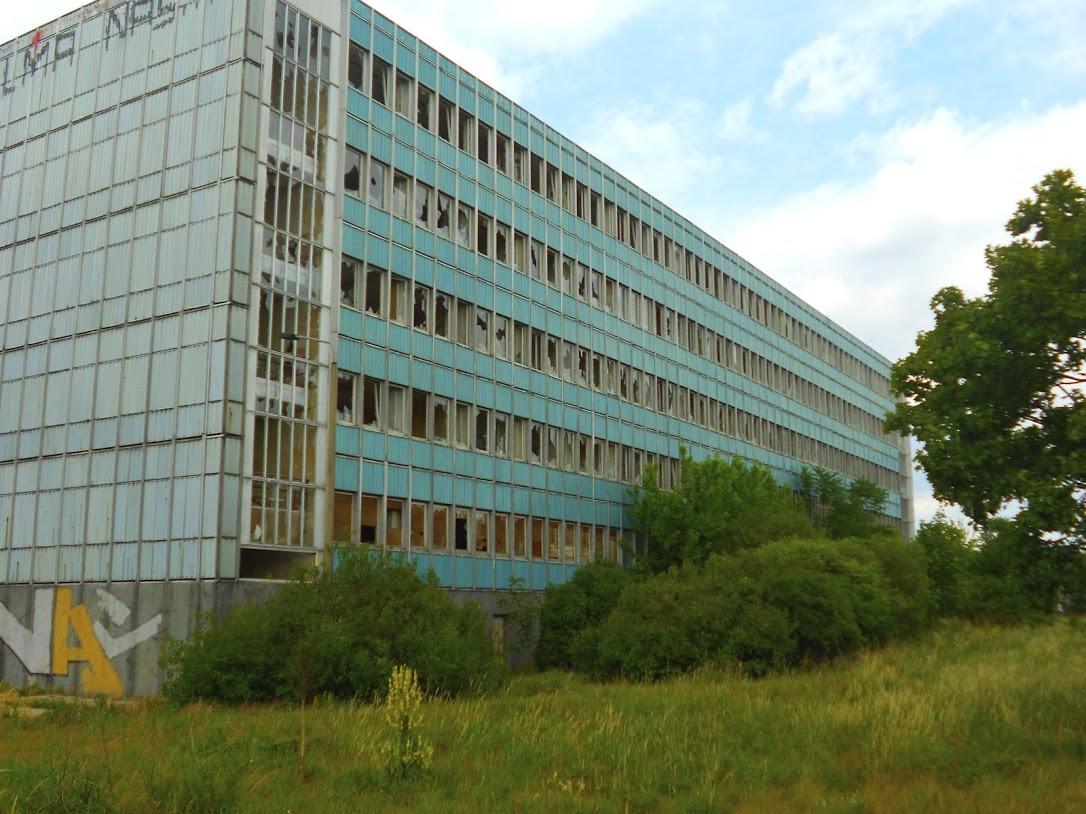 Abandoned DDRera Apartment building near Wittenberg, Germany [1136x720