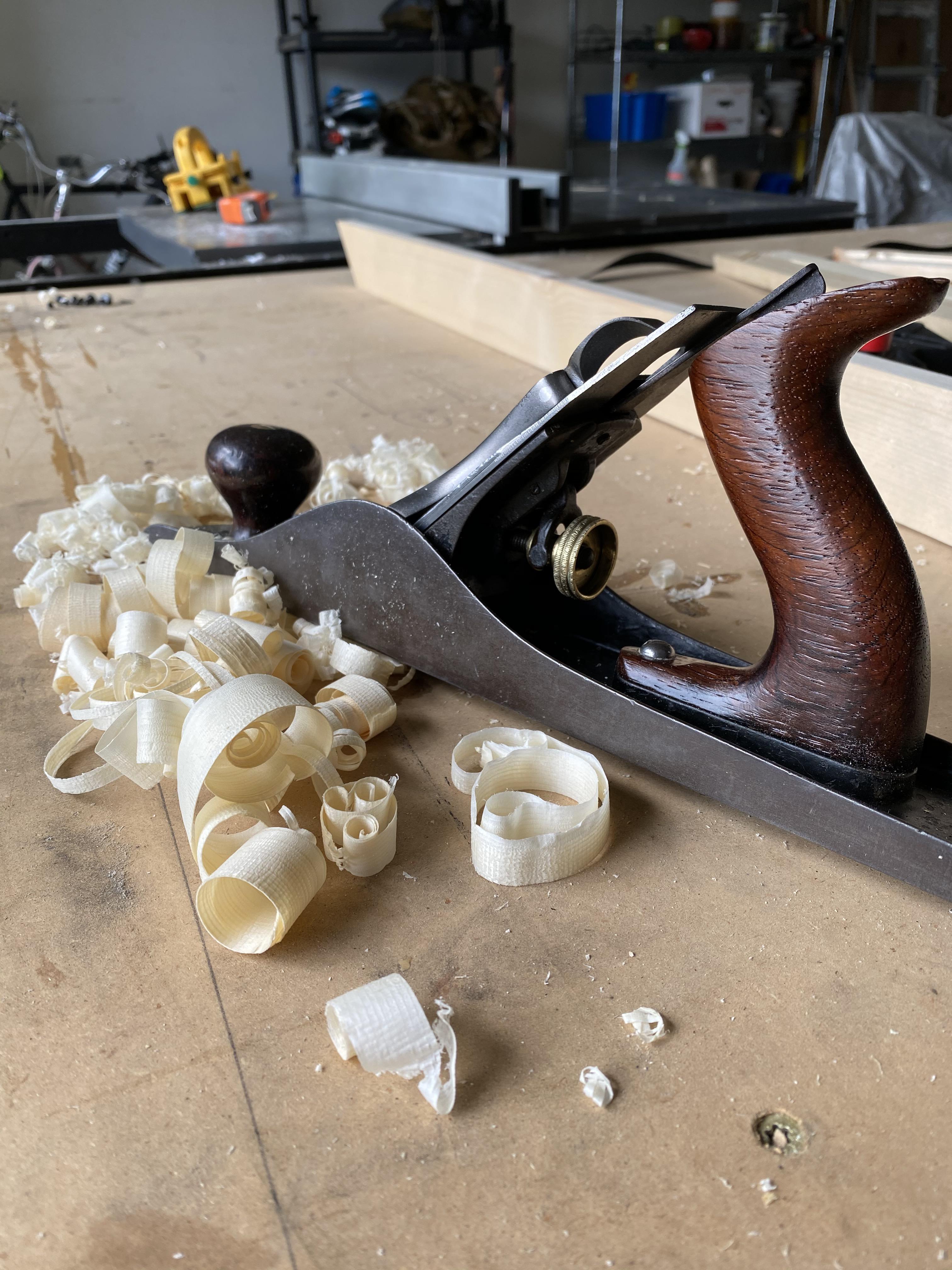 First time ever using hand plane (jack plane, early 1900s) r/handtools
