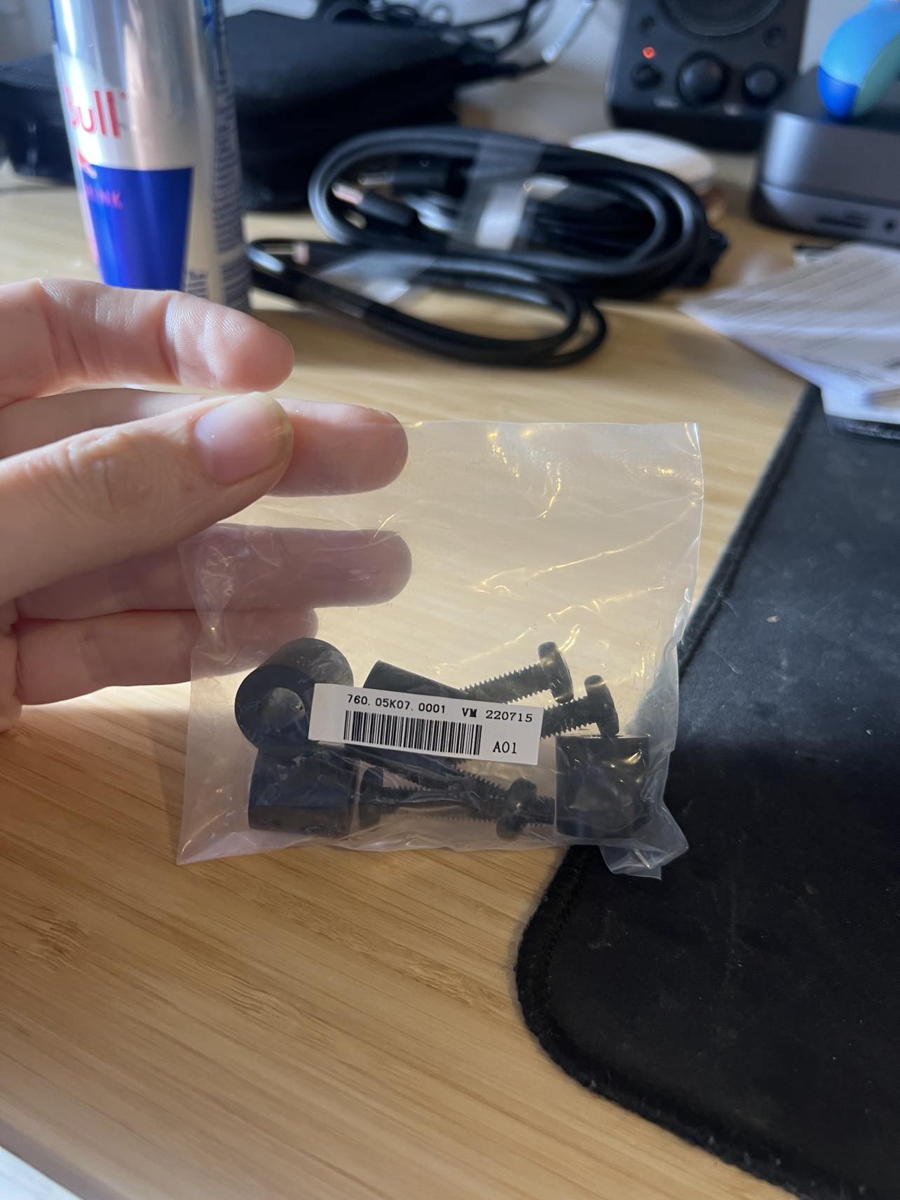 Dell U4323QE (Australia) unknown screws in box r/Monitors