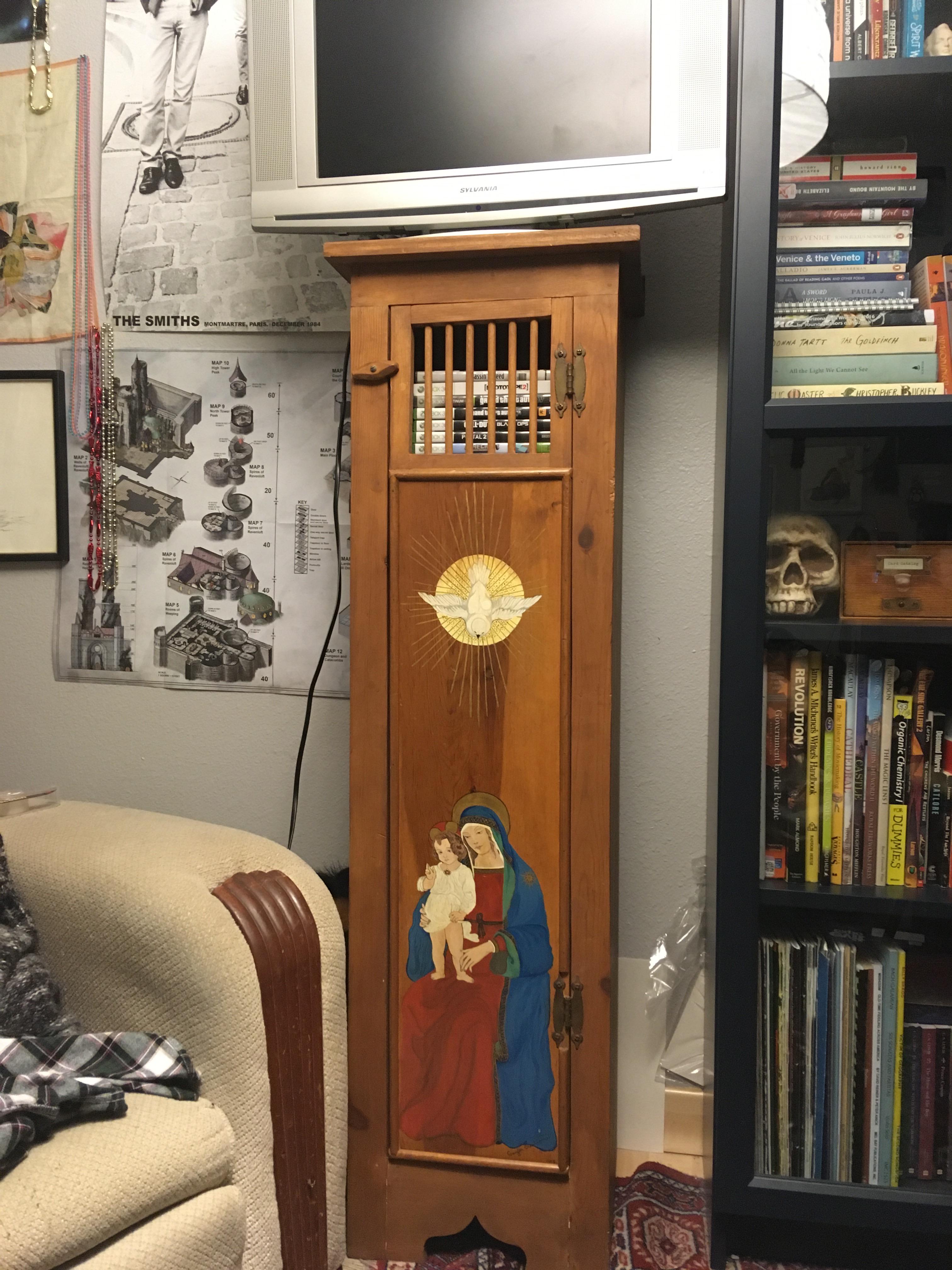 Gayla Creations tv(?) stand for 7 at goodwill r/ThriftStoreHauls