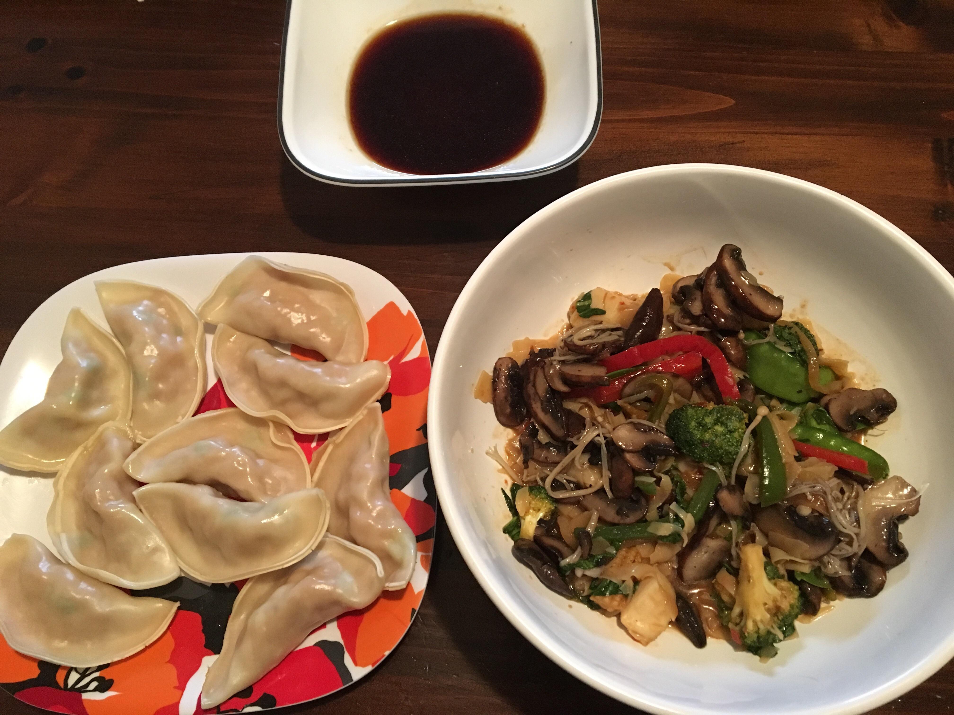 I made shrimp and pork steamed dumplings and stir fry. [Homemade] r