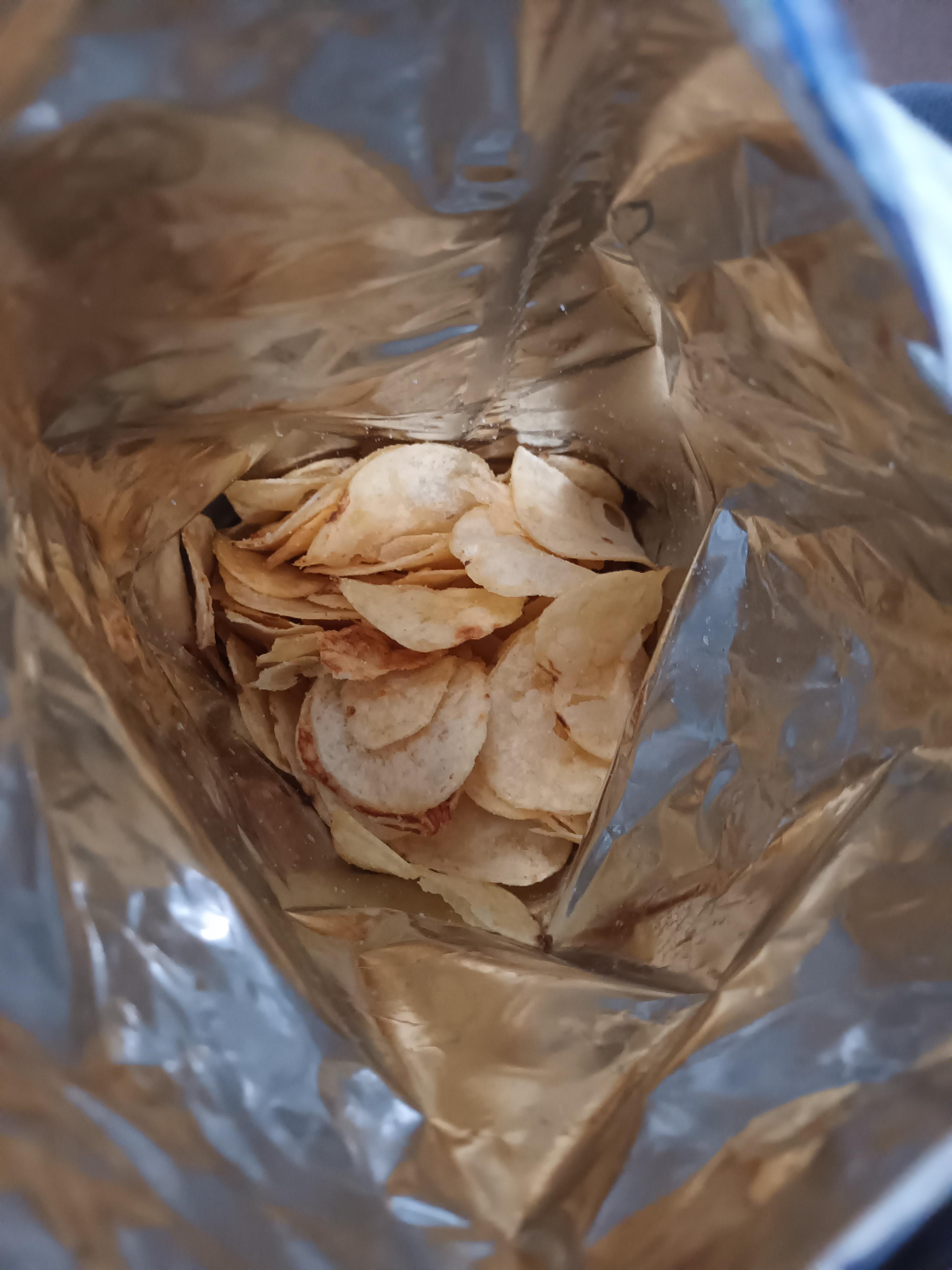 This is what a full bag of bluebird salt and vinegar chips looks like