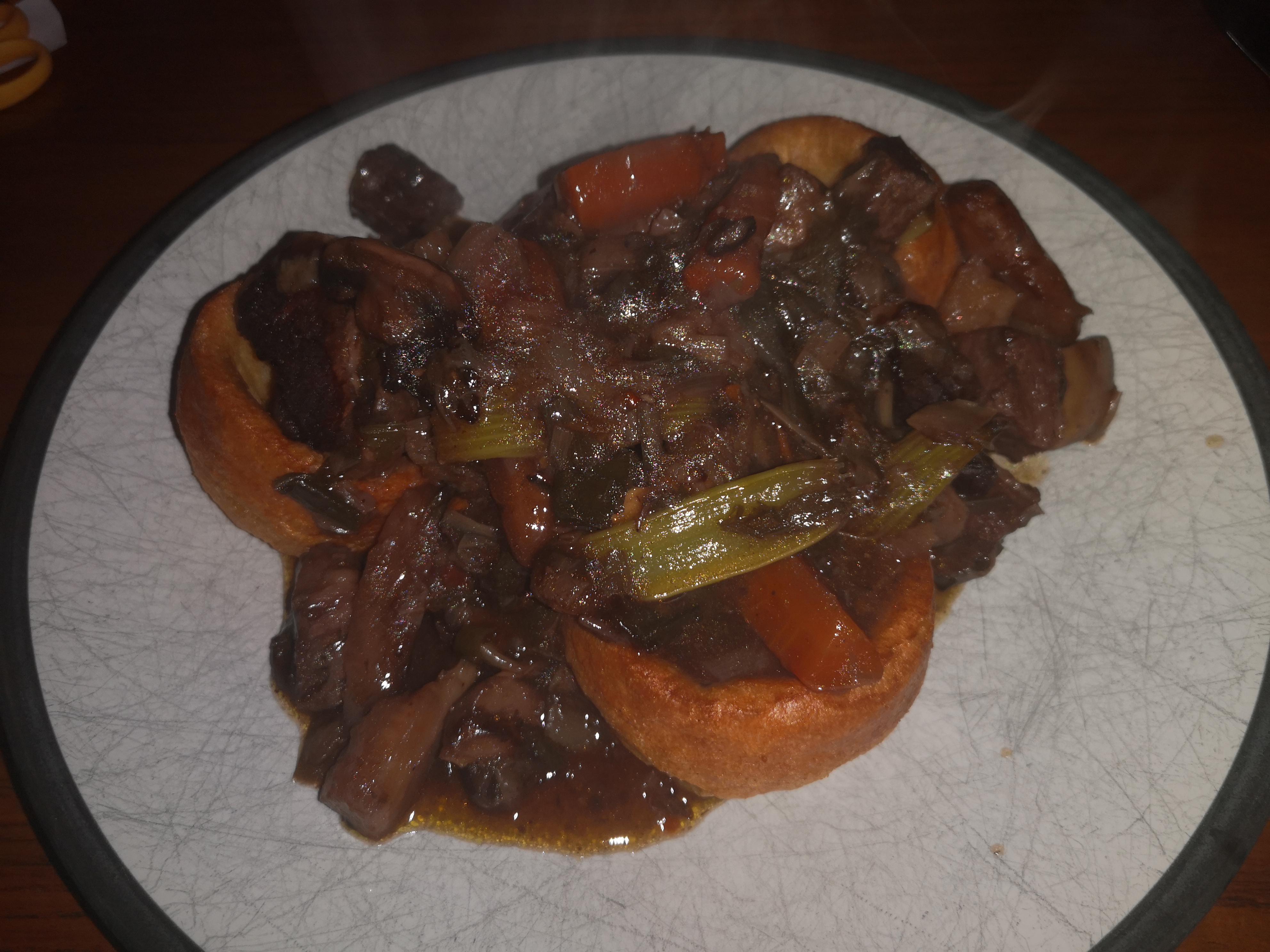 Beef in red wine casserole with Yorkshire puddings (UK FoodPorn) r