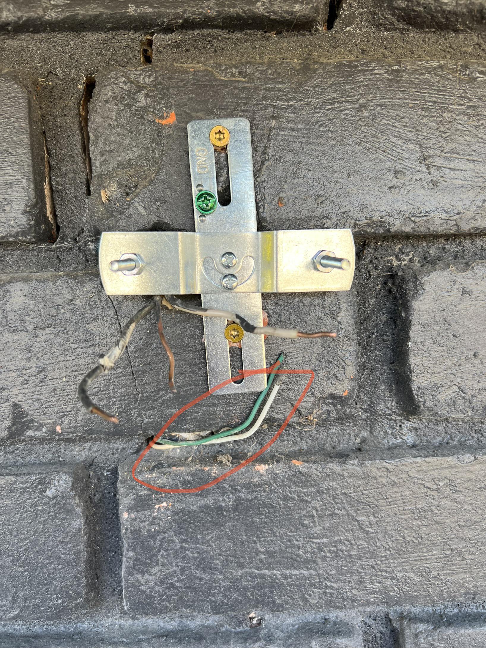 What are these thin green and white wires? r/electrical