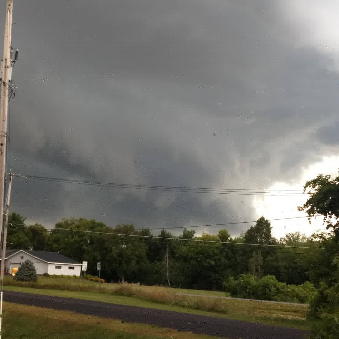 Shelf cloud ahead of stormAltona NY 9318 1830 hrs r/CloudPorn