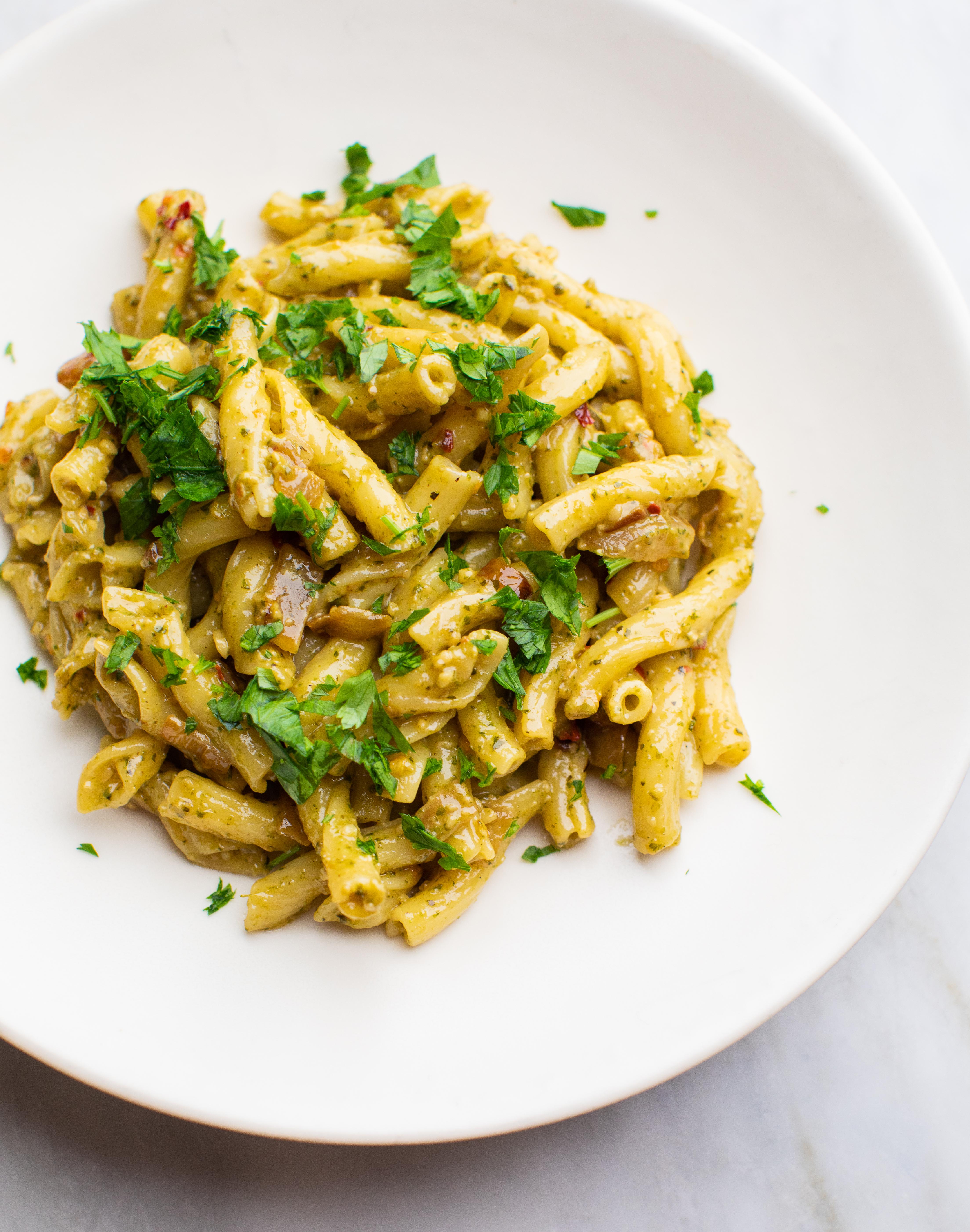 Creamy Pesto Pasta with Caramelized Onions r/recipes