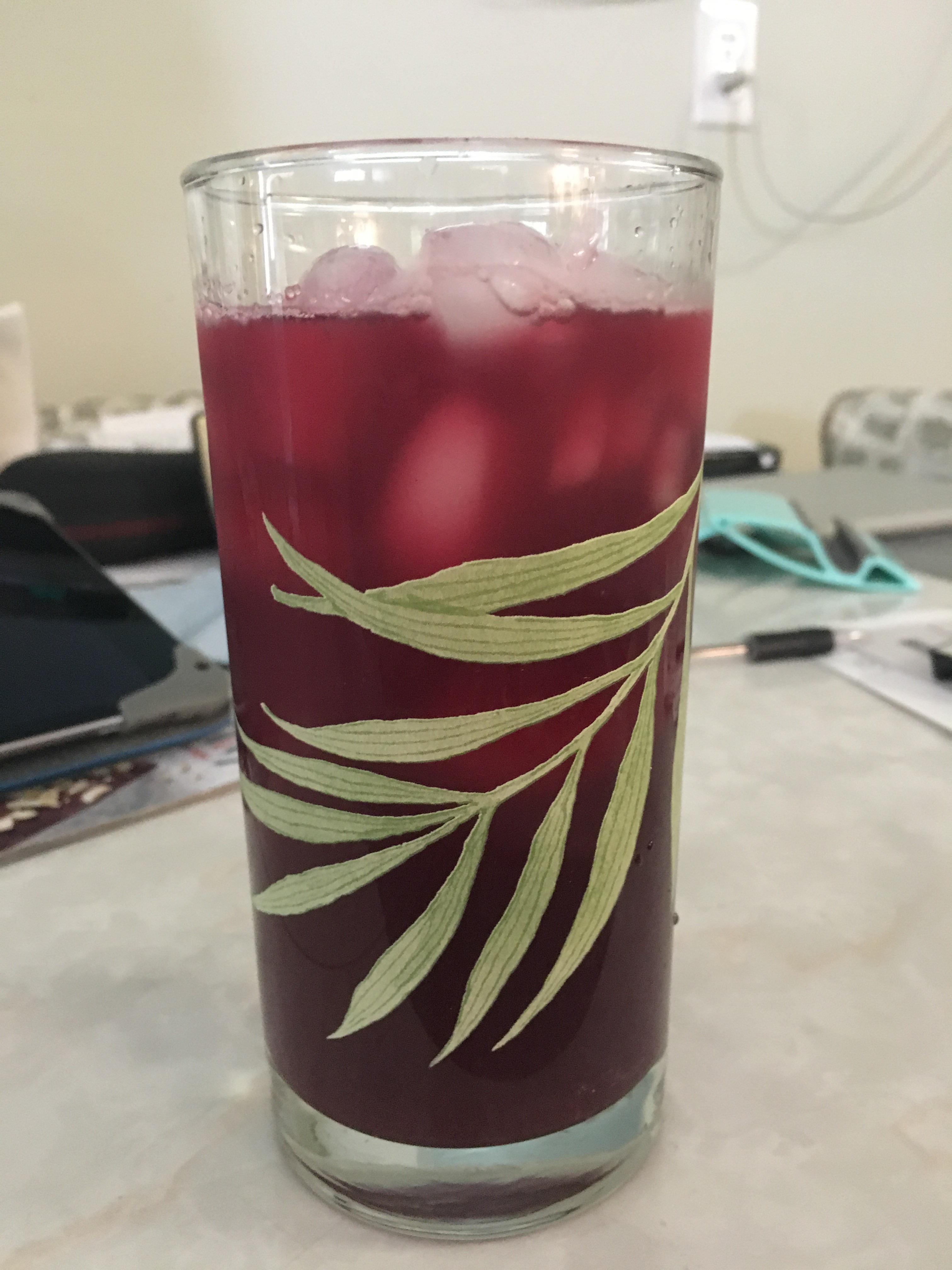 [Homemade] Iced Blueberry Black Tea Lemonade just like Starbys. r/food