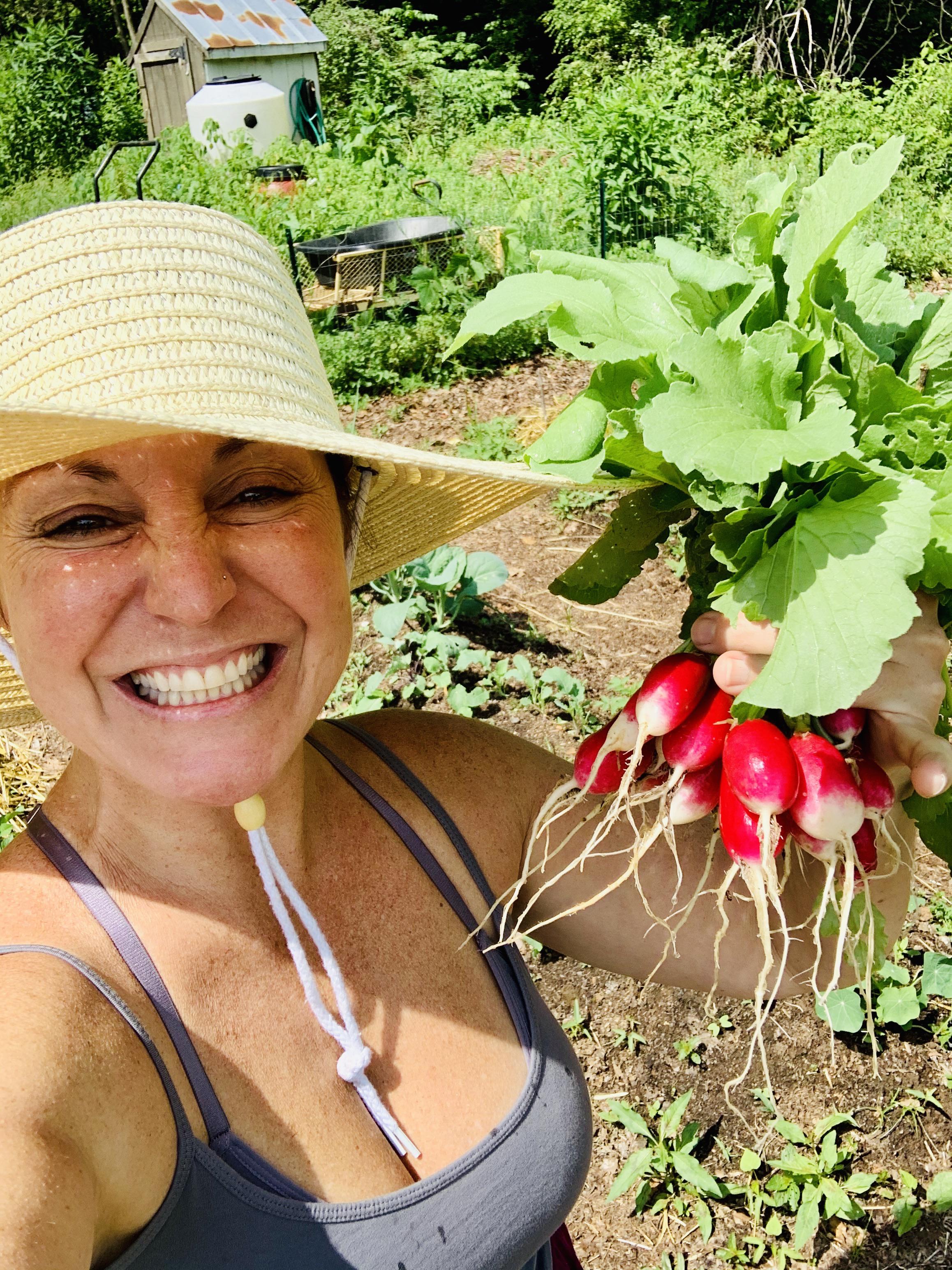My first radishes! r/gardening