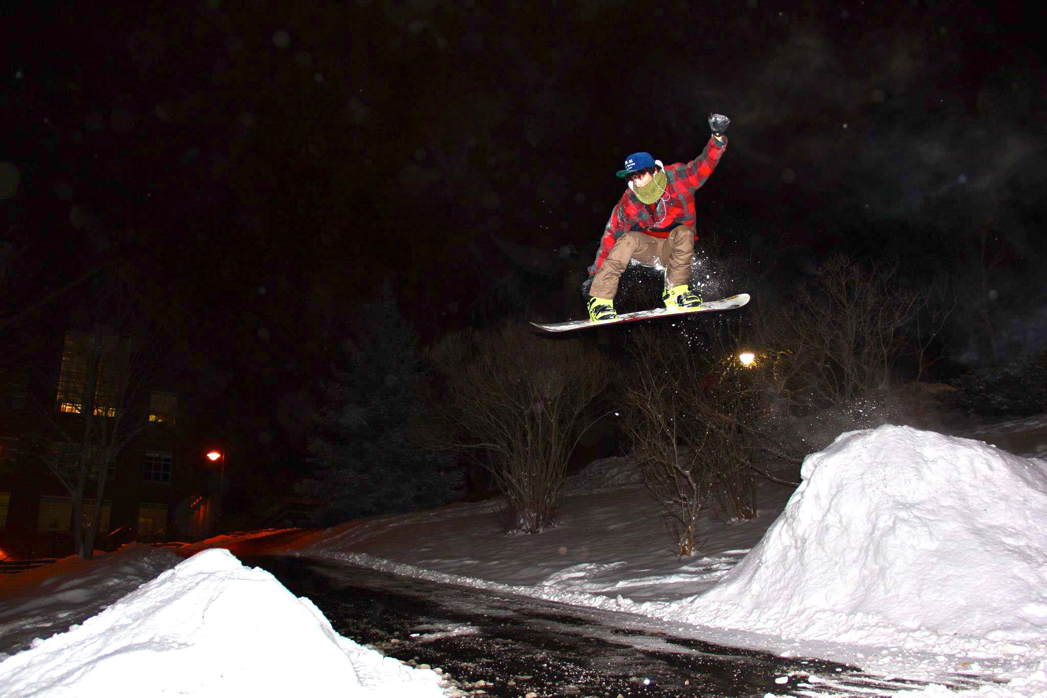 Me a couple years ago on Library Hill at U of NH. r/snowboarding