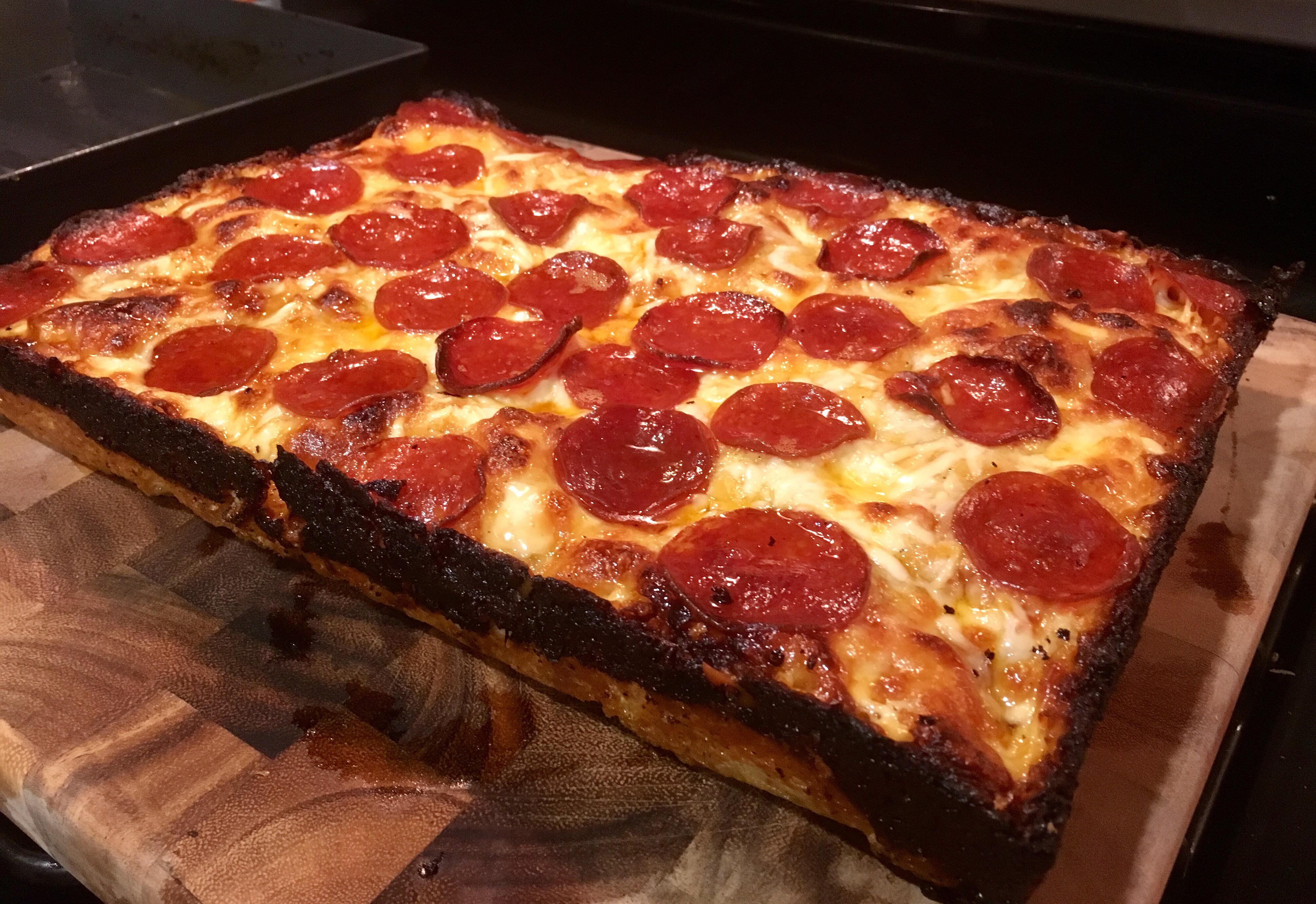 [homemade] Detroit style pepperoni pizza r/food