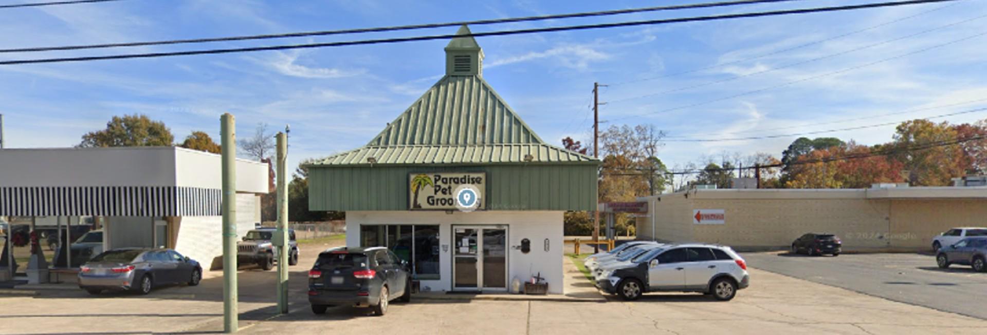 Paradise Pet Grooming in a former KFC (Shreveport, Louisiana). r
