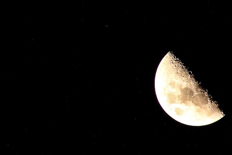 Quarter moon and stars over Blue Mountains, Australia. : r/spaceporn
