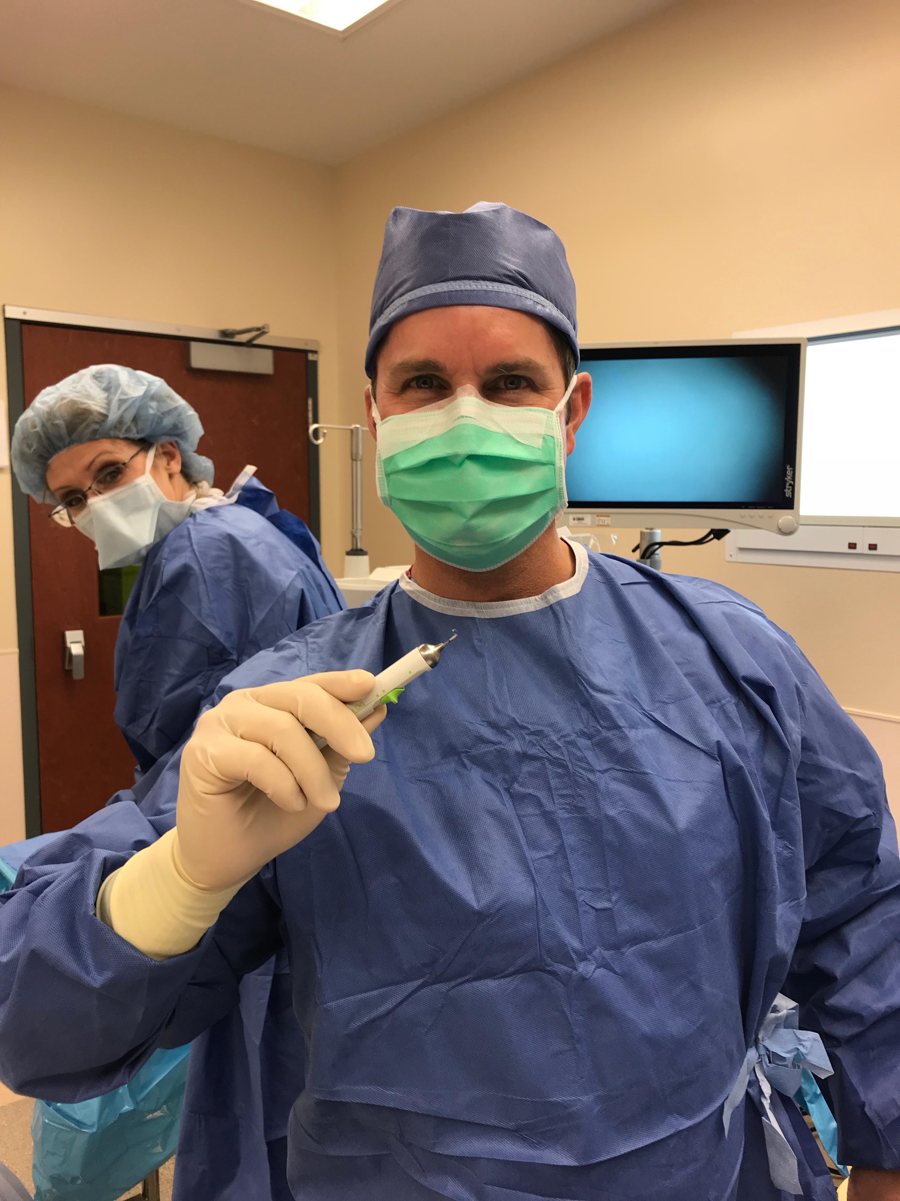 I'm a corneal surgeon who performs corneal transplants, corneal cross
