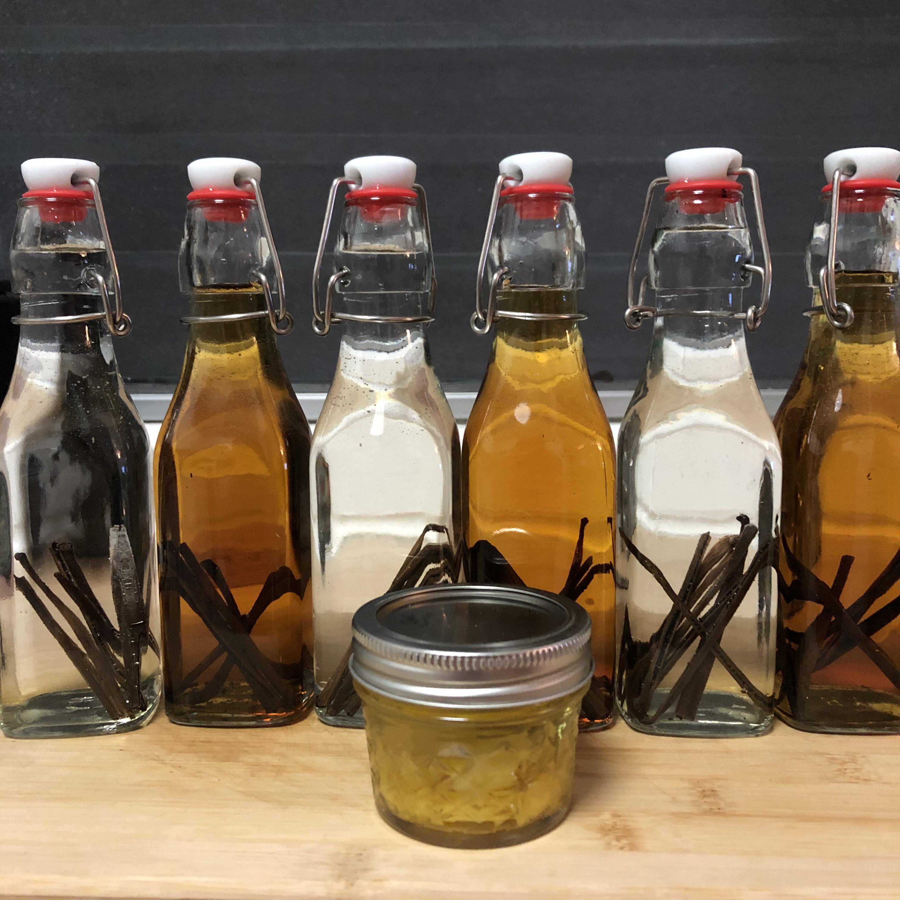 [Homemade] Vanilla, Bourbon Vanilla and Lemon Extract r/food