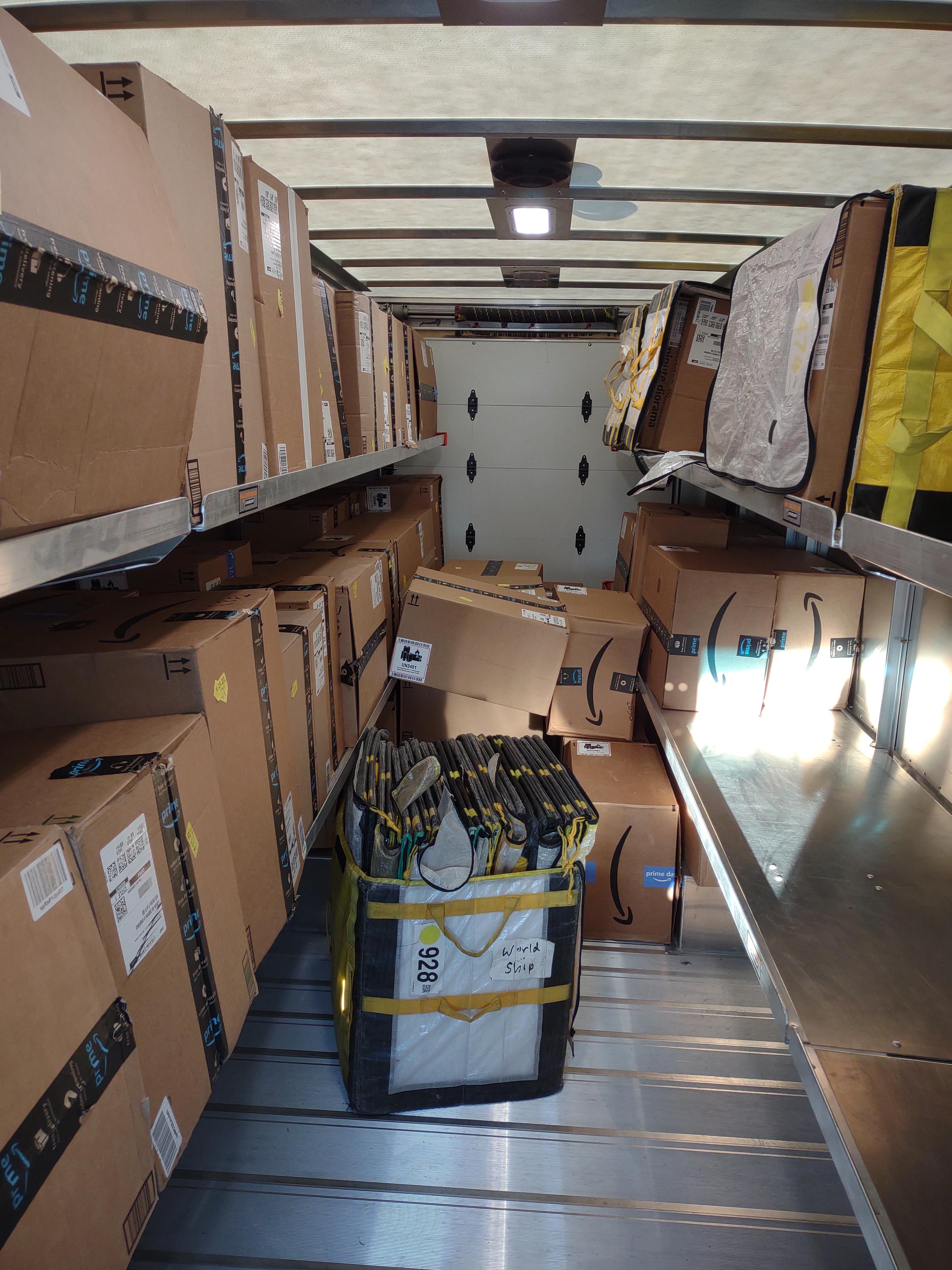 last stop 91 packages to hurryhub that is closed on Sundays 🤬 r