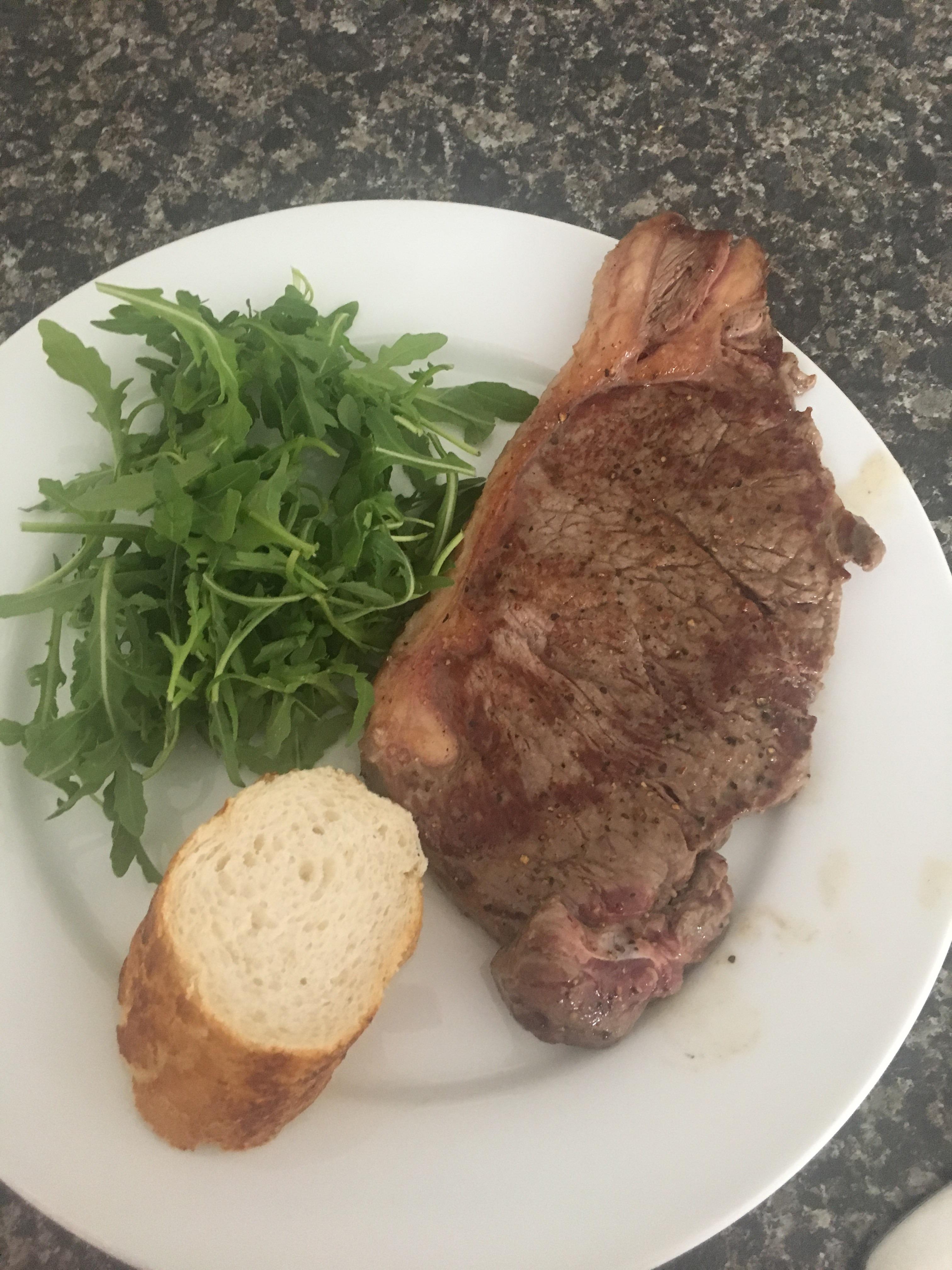 Sirloin steak for lunch with tiger bread and rocket 300cAl r/1200isplenty