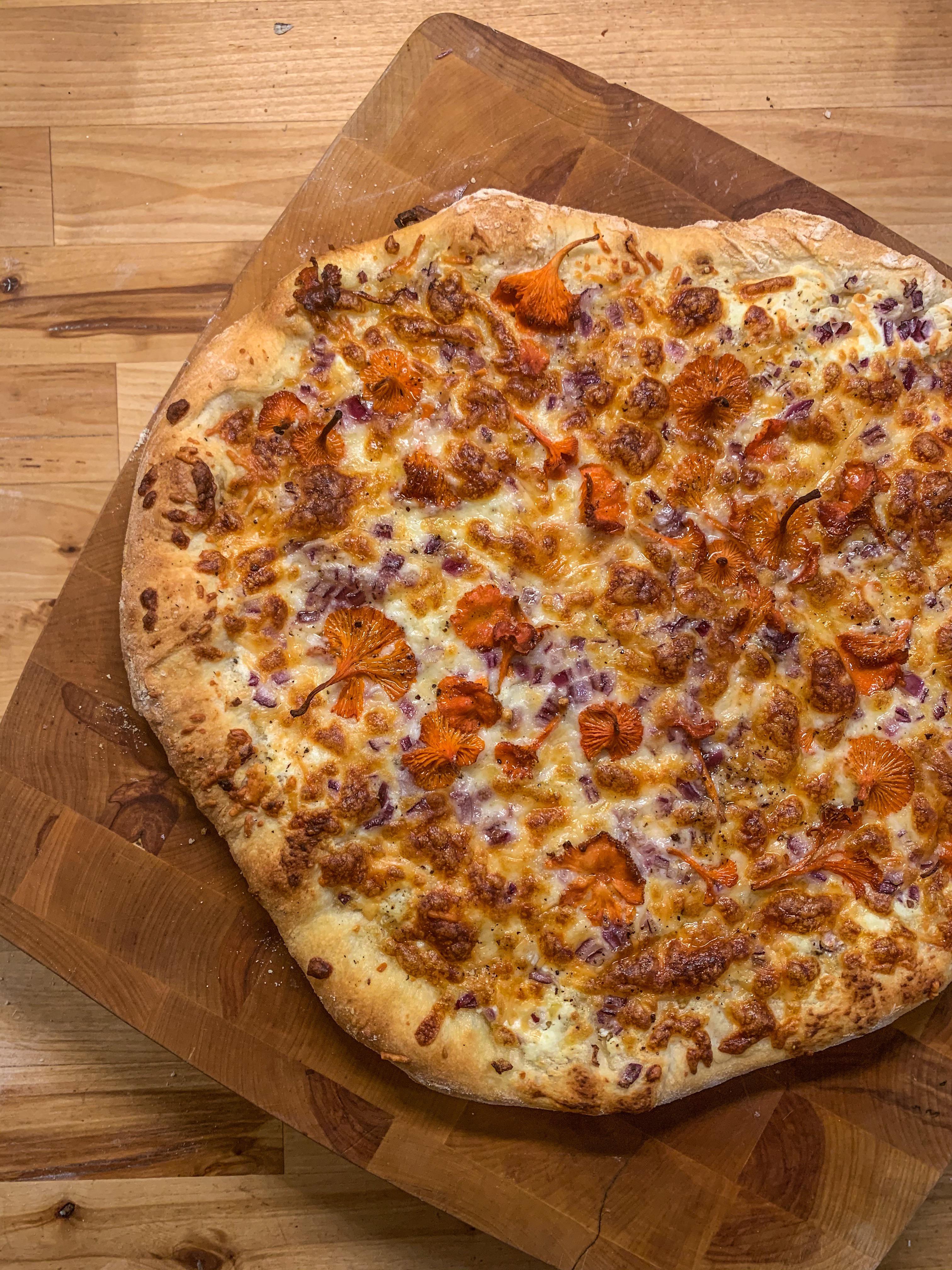 Cinnabar chanterelle white pizza r/Pizza