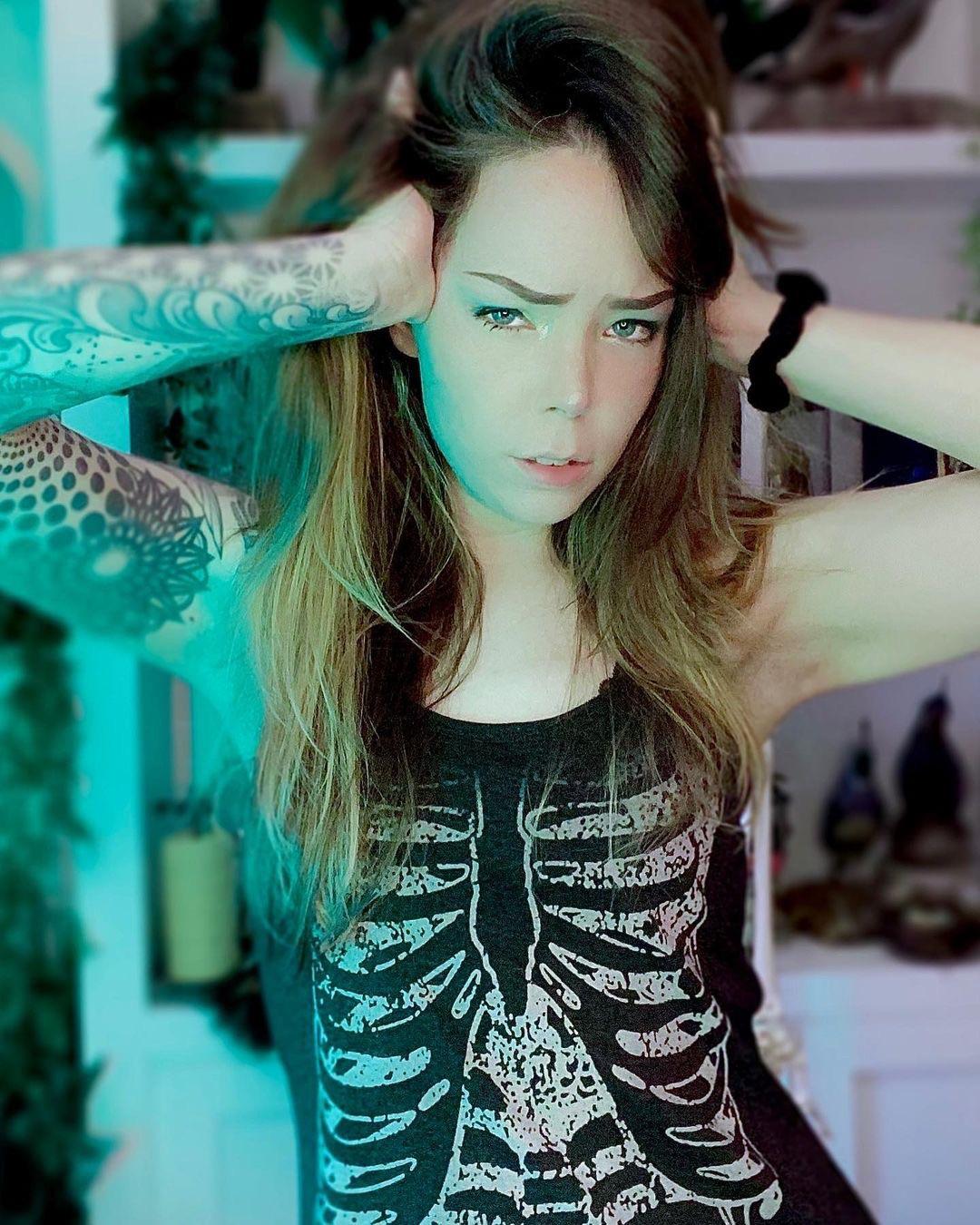 [Reddit/Kik celebjerk822] I have a fun blackmail scene in mind for a nasty, submissive catfish