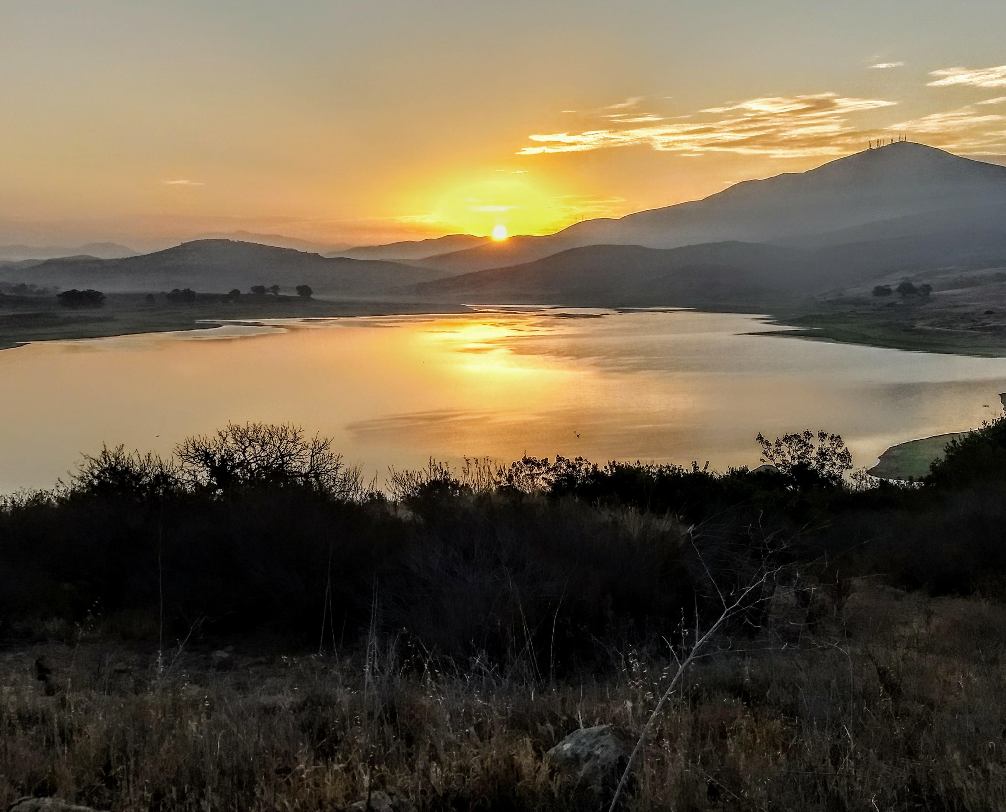 Sweetwater Reservoir near San Diego Ca. (3411 X 2753) (OC) r/EarthPorn