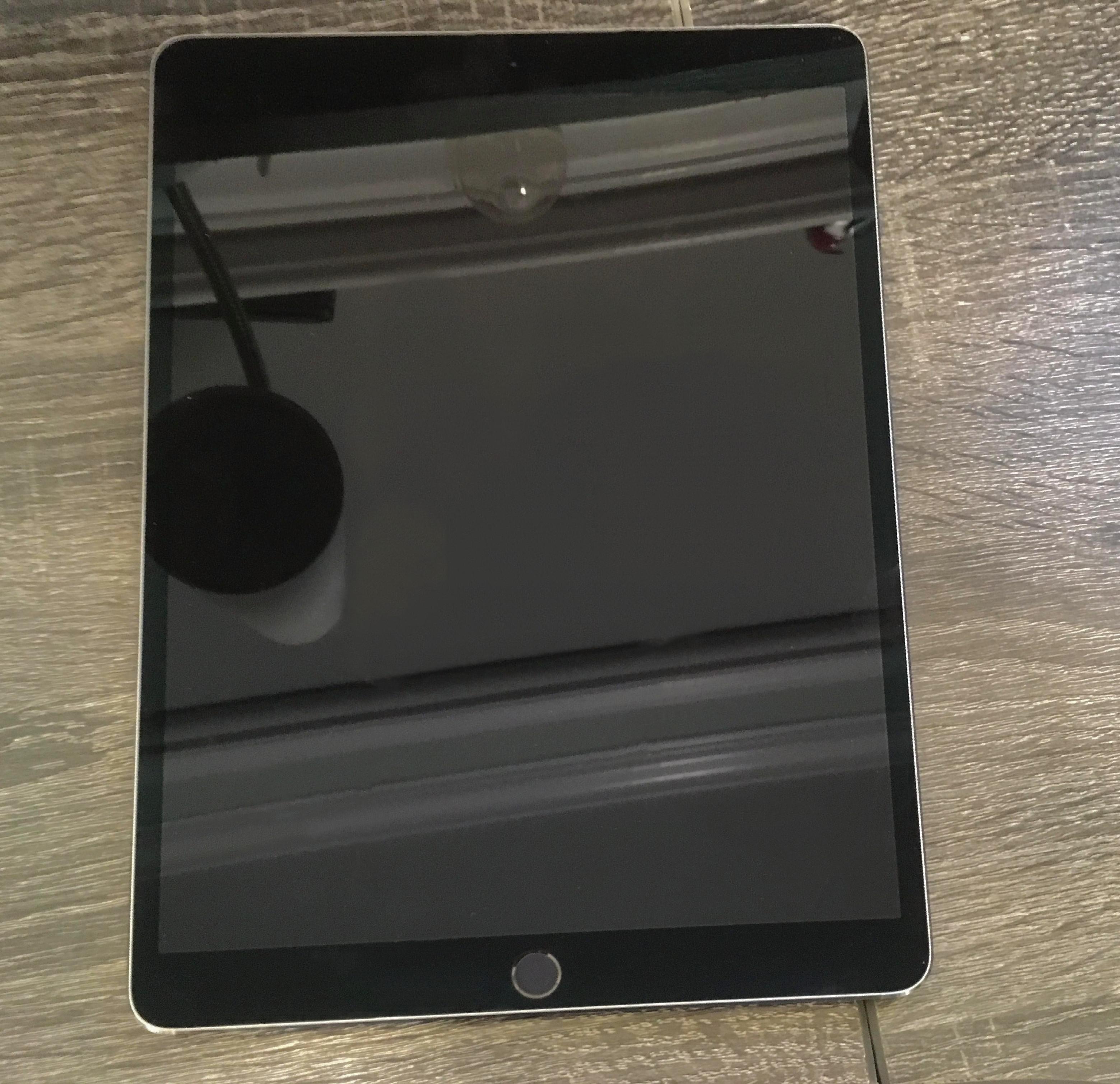 Quick Concept Blender on iPad w/the default cube ipad