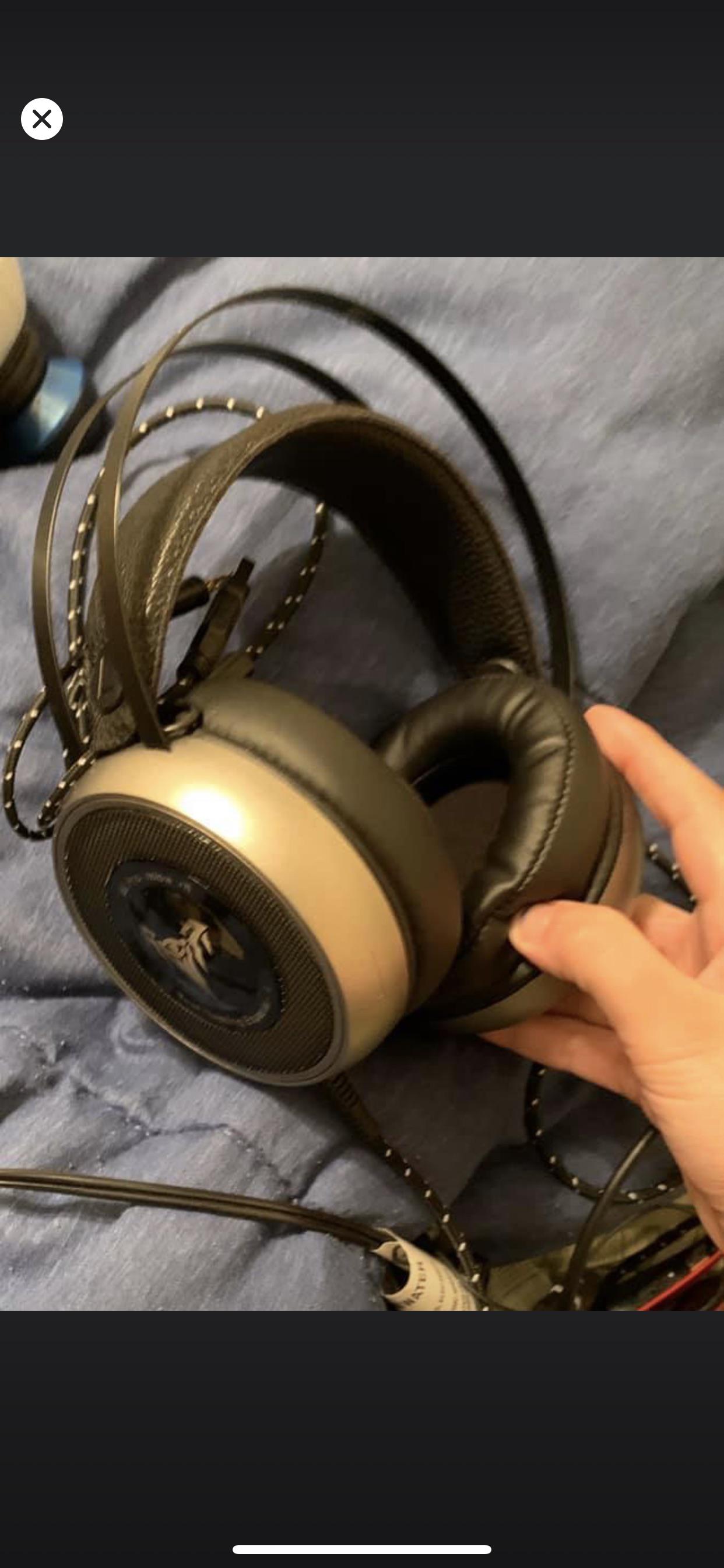 Does anyone know which headphones these are? They’re for sale locally