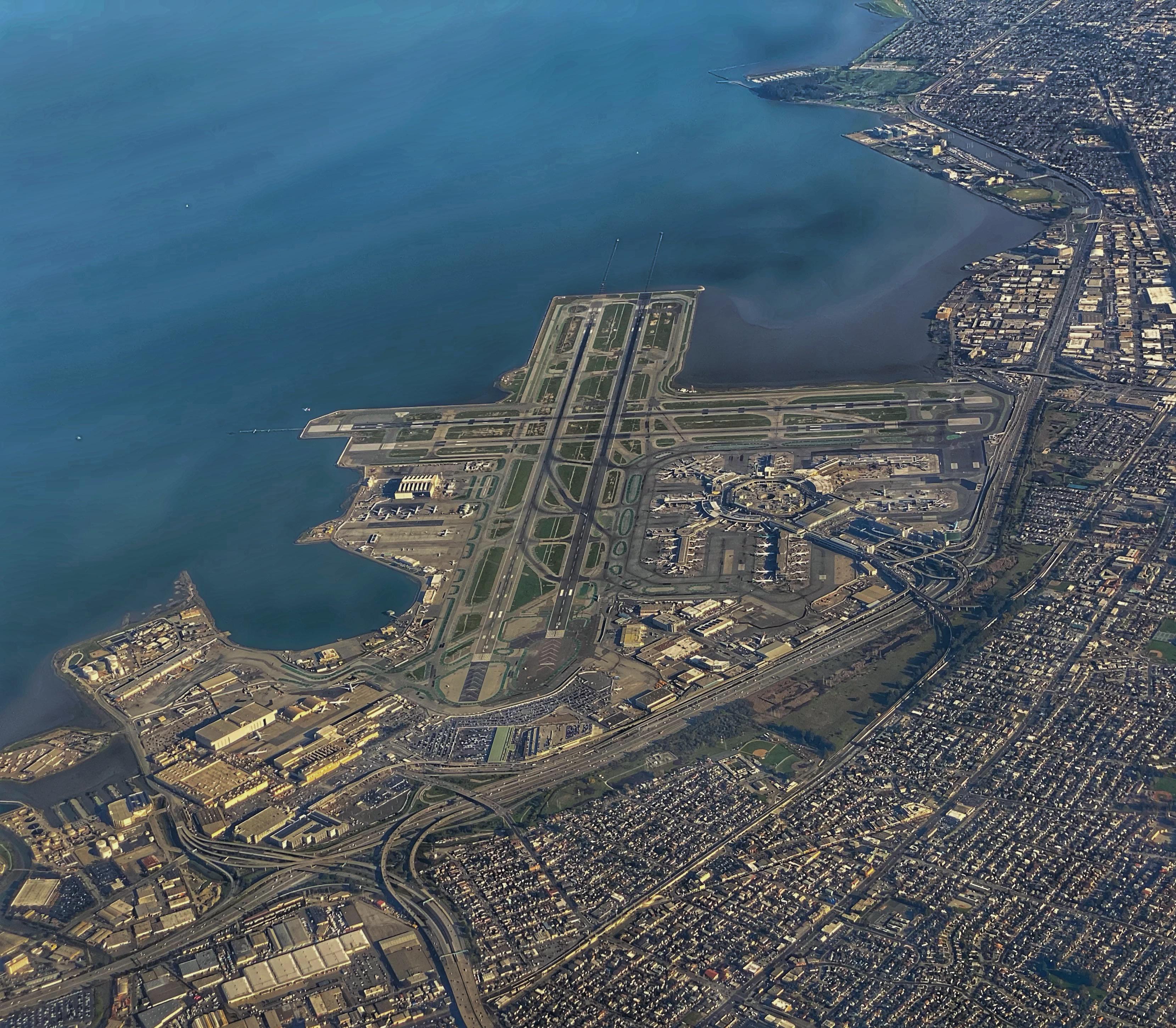 SFO International Airport r/InfrastructurePorn