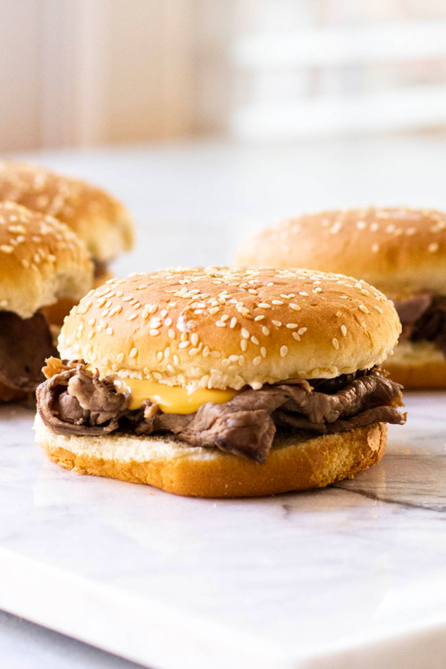 Hot Roast Beef Sandwiches with Cheddar Cheese Sauce r/eatsandwiches