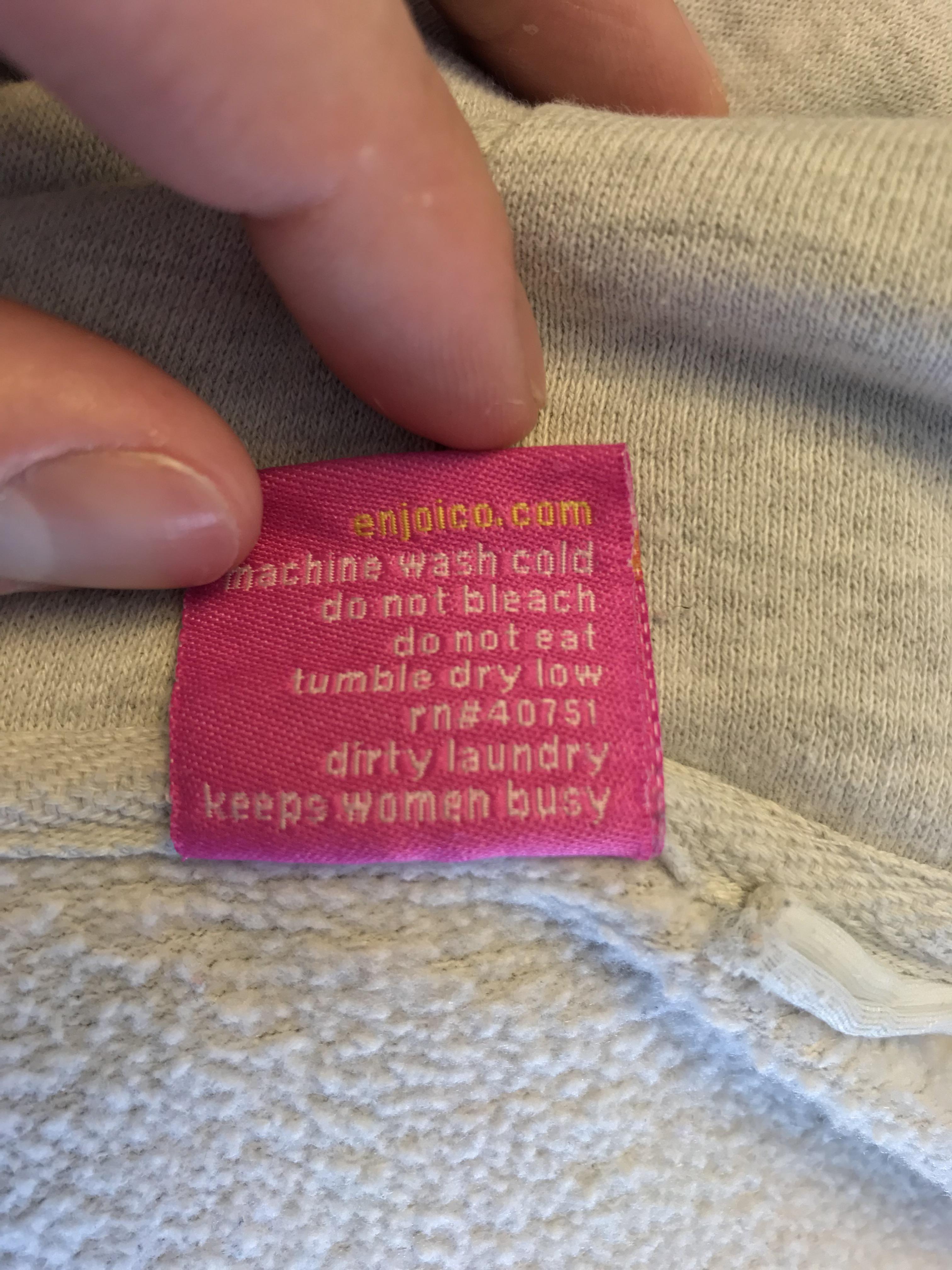 That’s one way of explaining how to wash a shirt r/funny