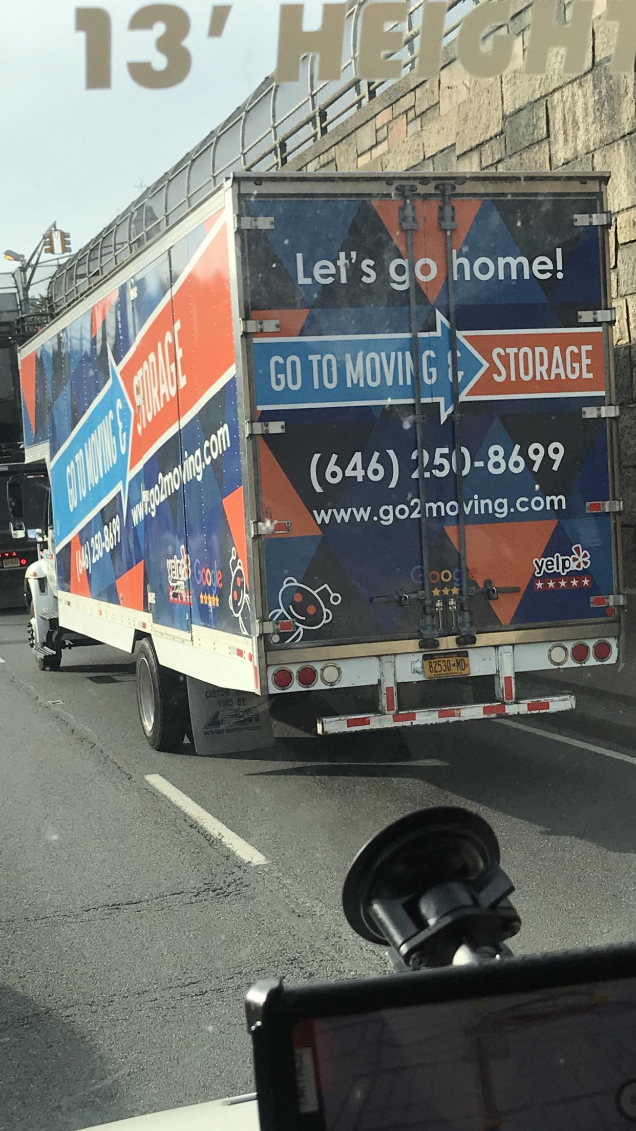 This Reddit themed moving truck r/mildlyinteresting
