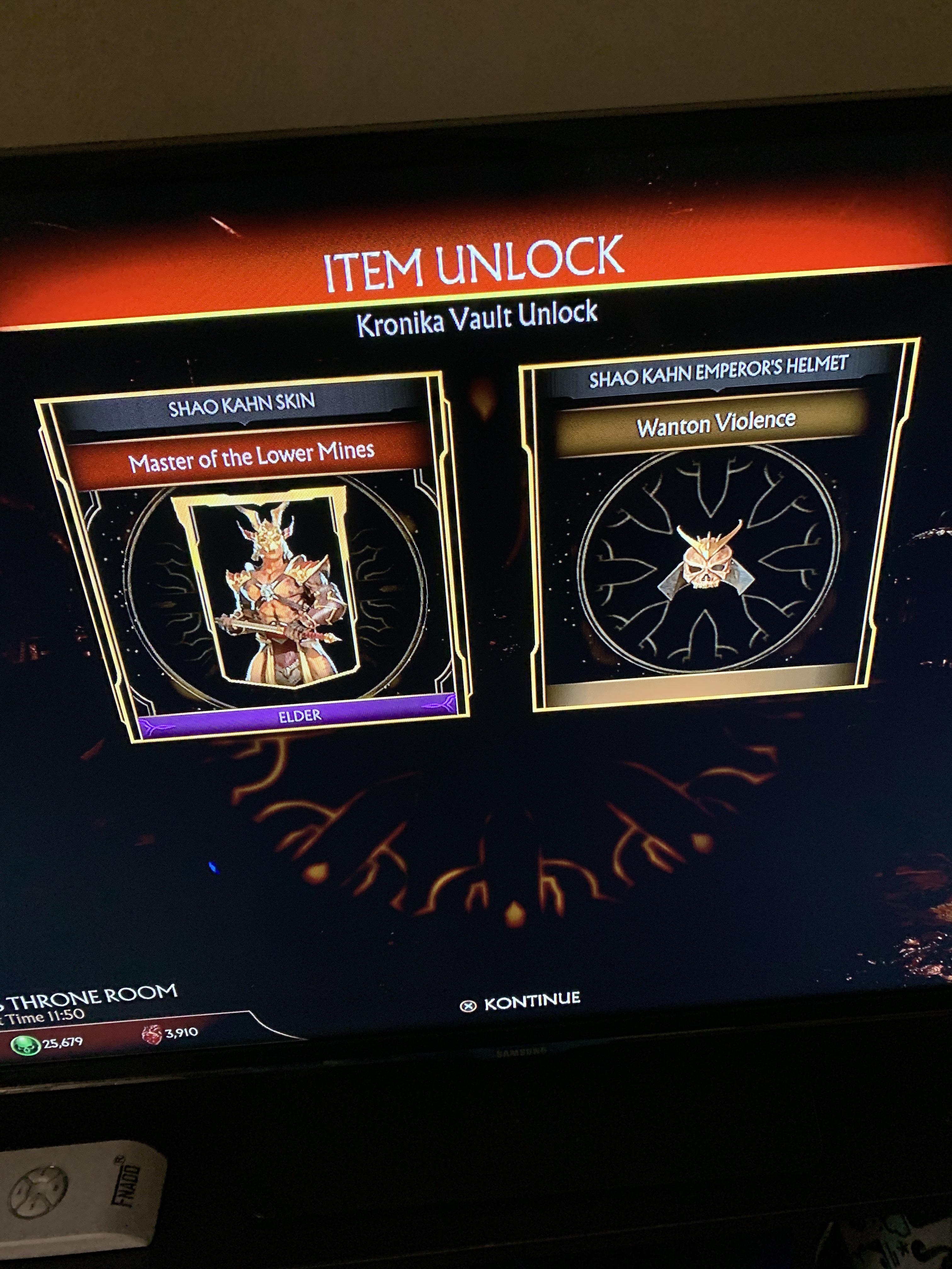 I found this golden chest in the throne room with shao kahn's mk9