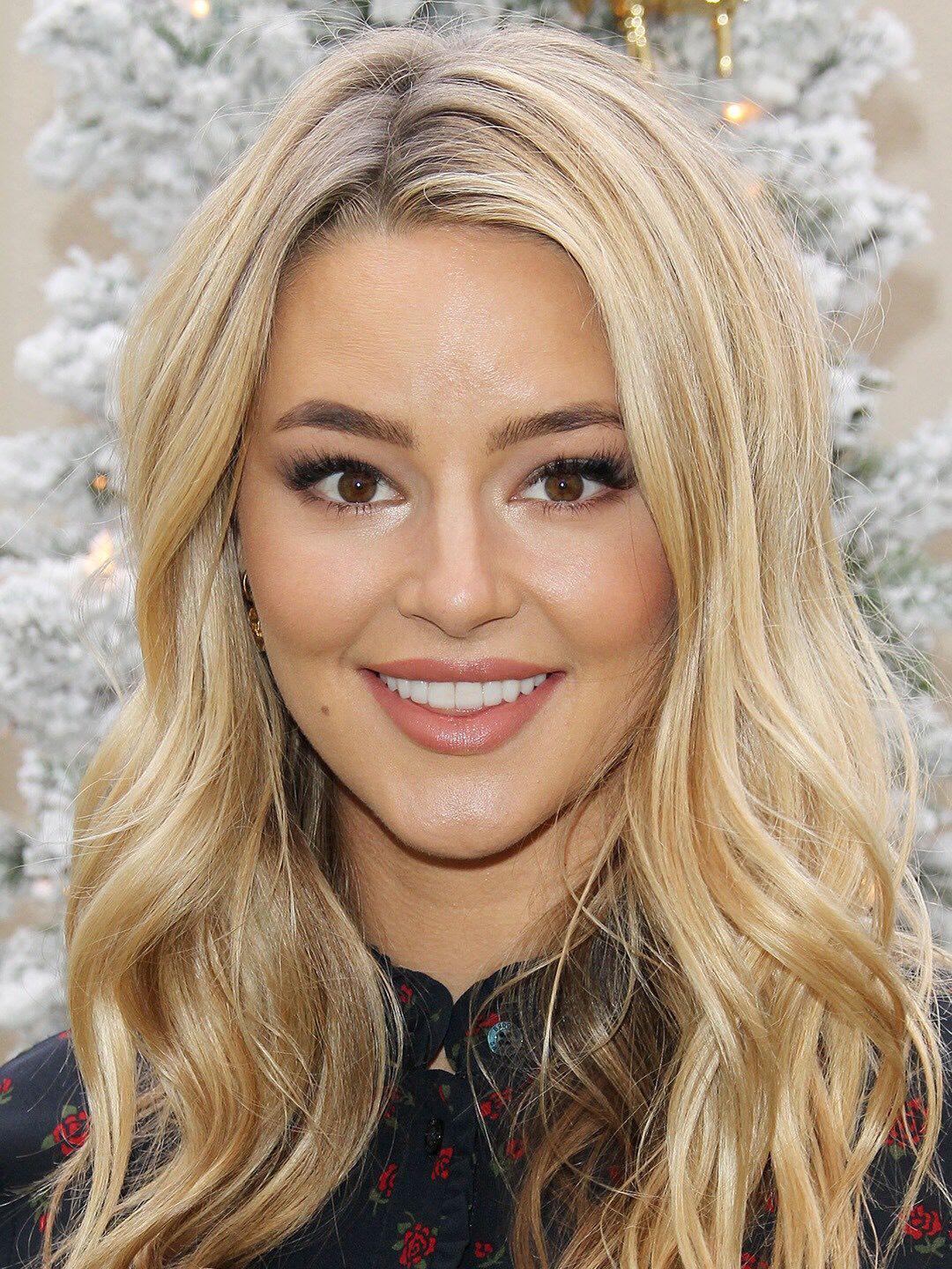 Hassie Harrison Lucy on truTV's FD girls_smiling
