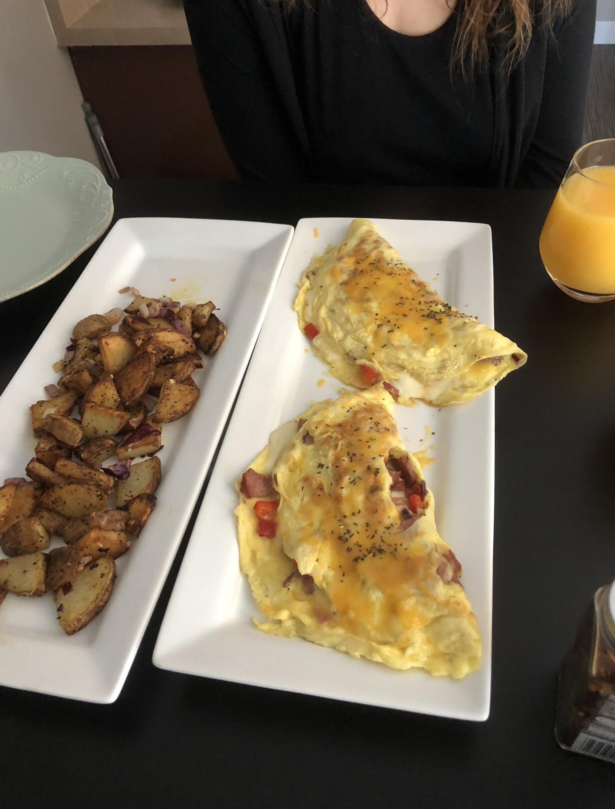 [homemade] ham and cheese omelet with roasted potatoes! r/food