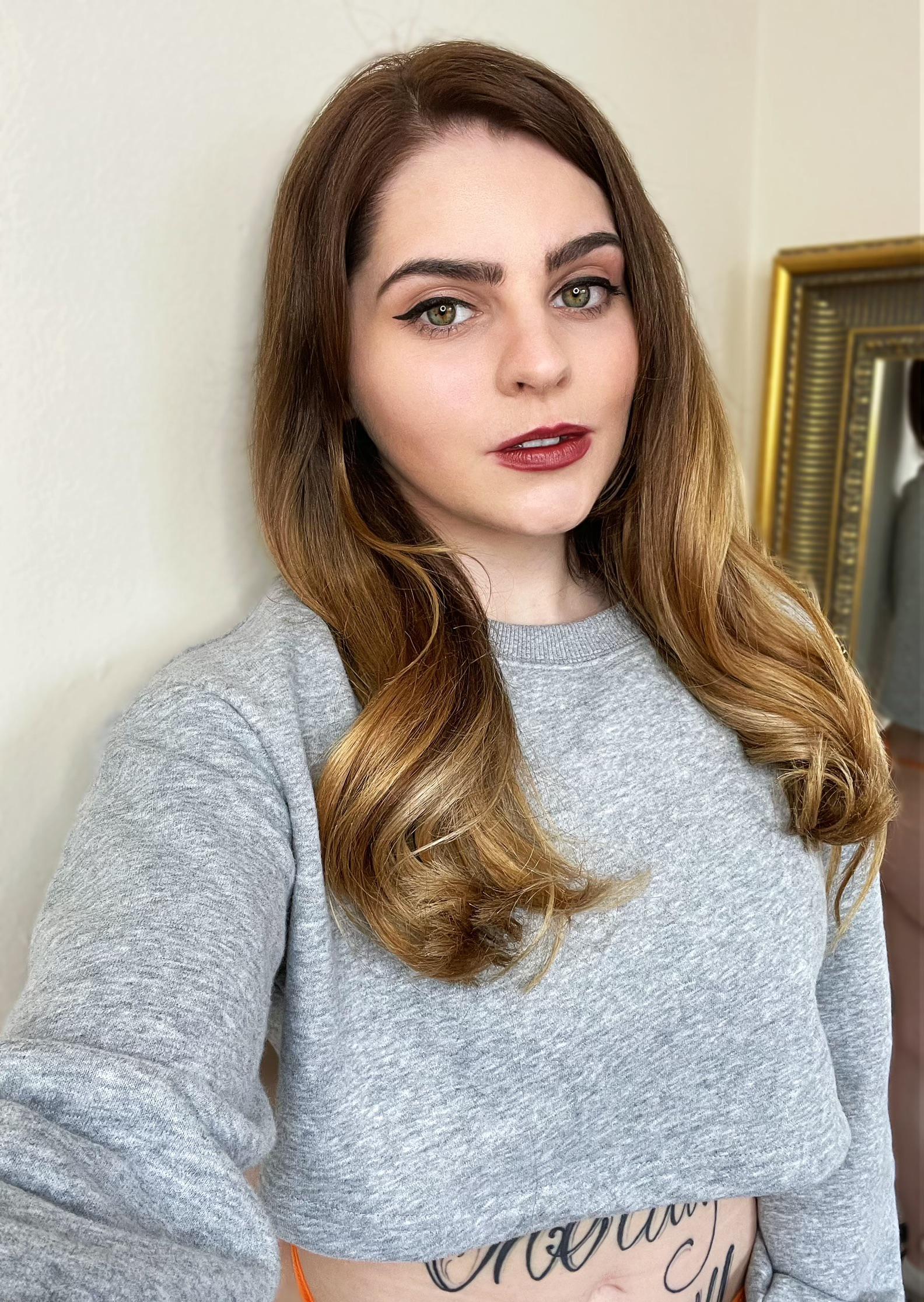 British babe 👋 : Faces