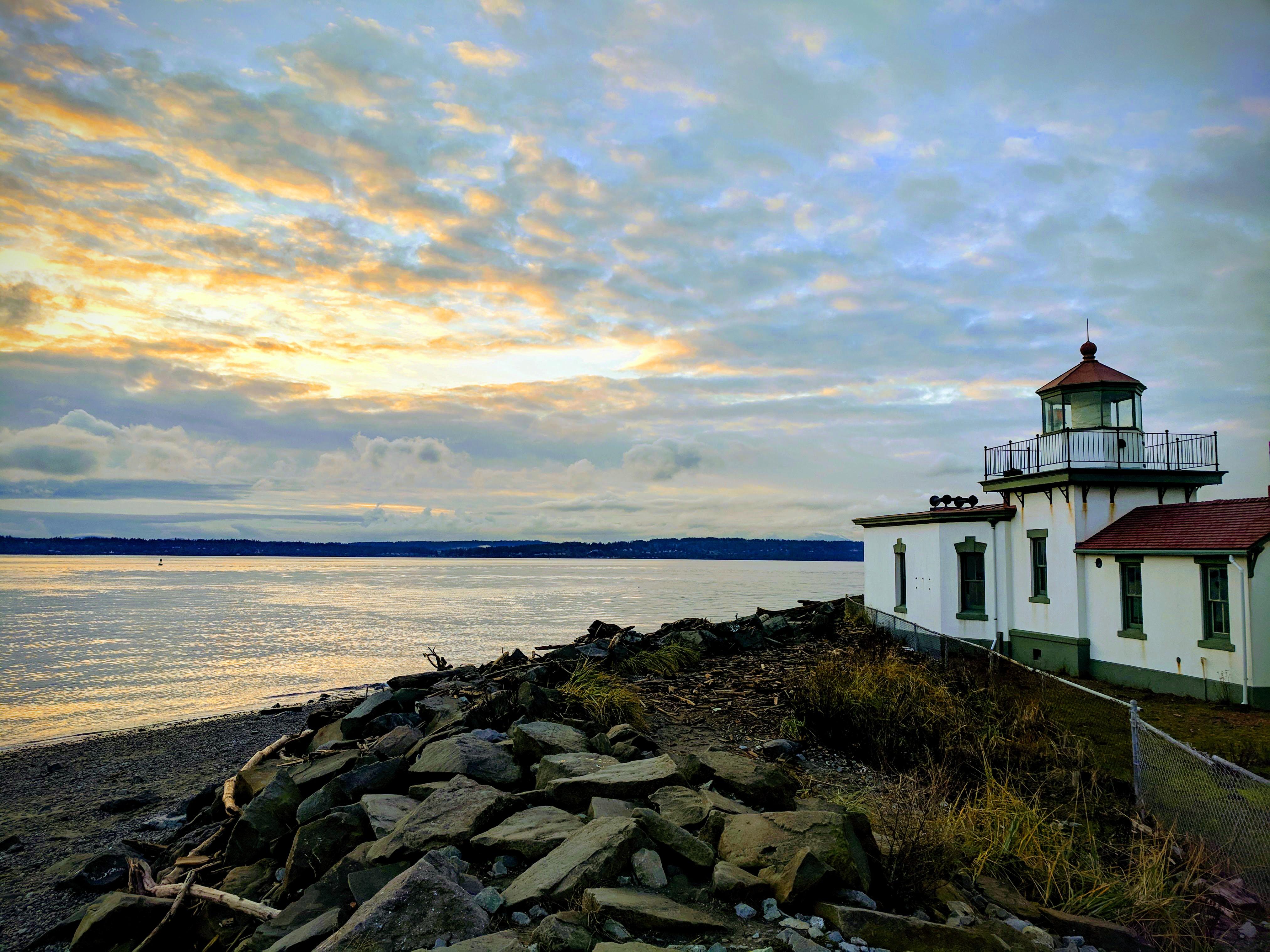 Discovery Park lighthouse at sunset the other day r/Seattle