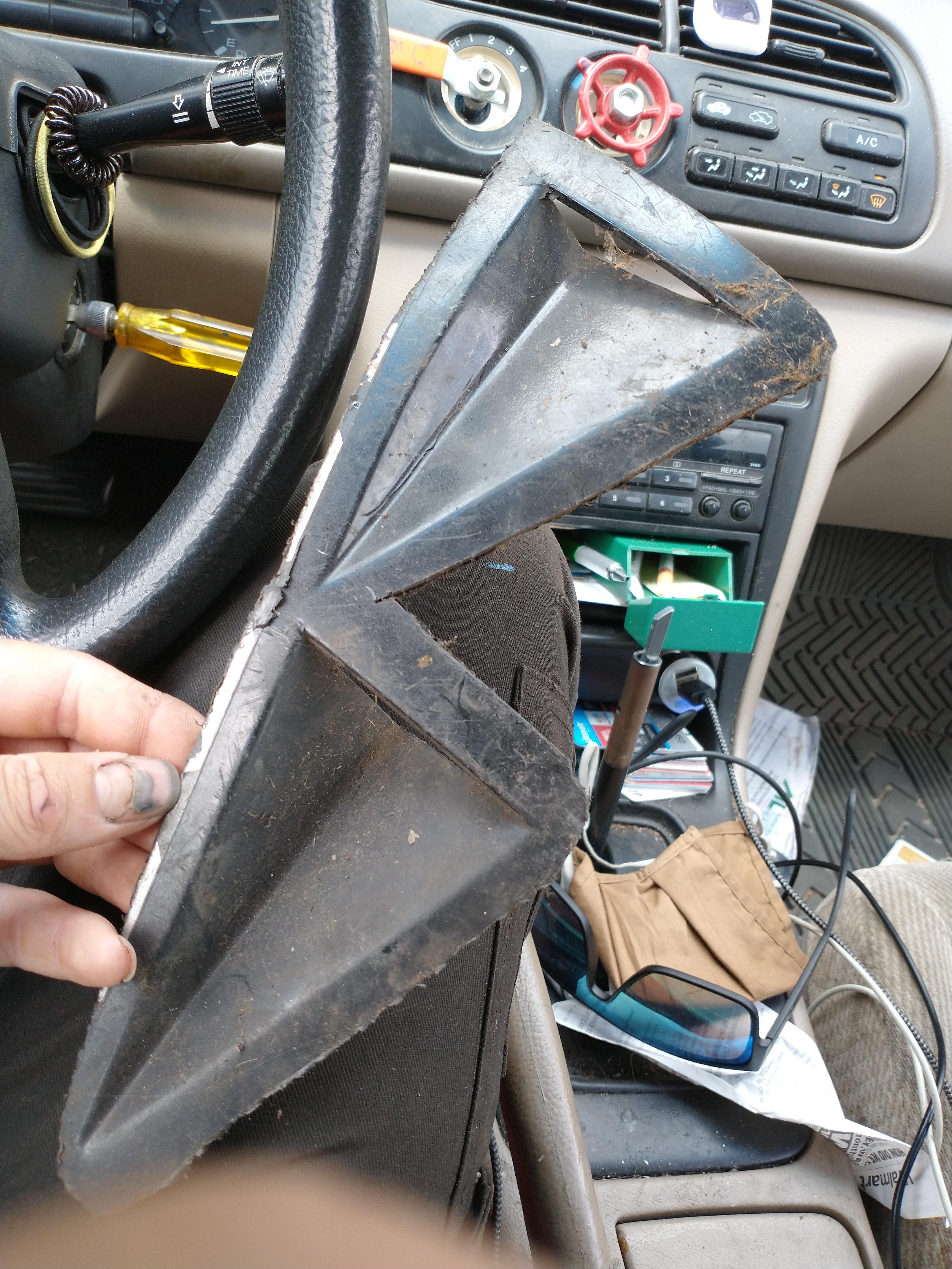 I found this bit of trim in a project car I picked up. I know it's not