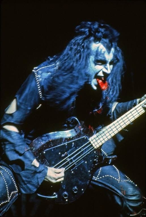 Gene Simmons 1974 r/OldSchoolCool
