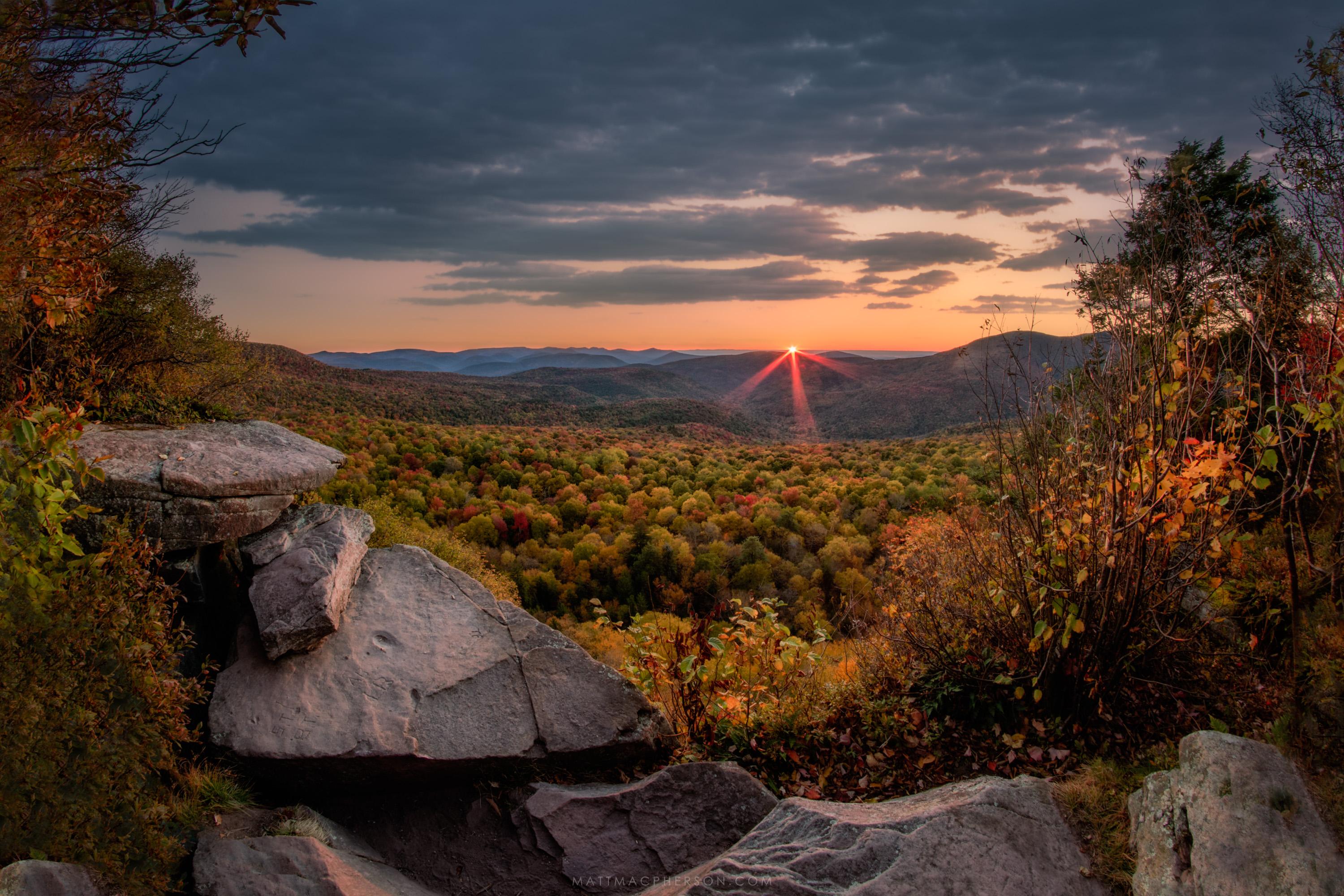Autumn in the Catskills from Giant's Ledge [OC][3000x2000] r/EarthPorn