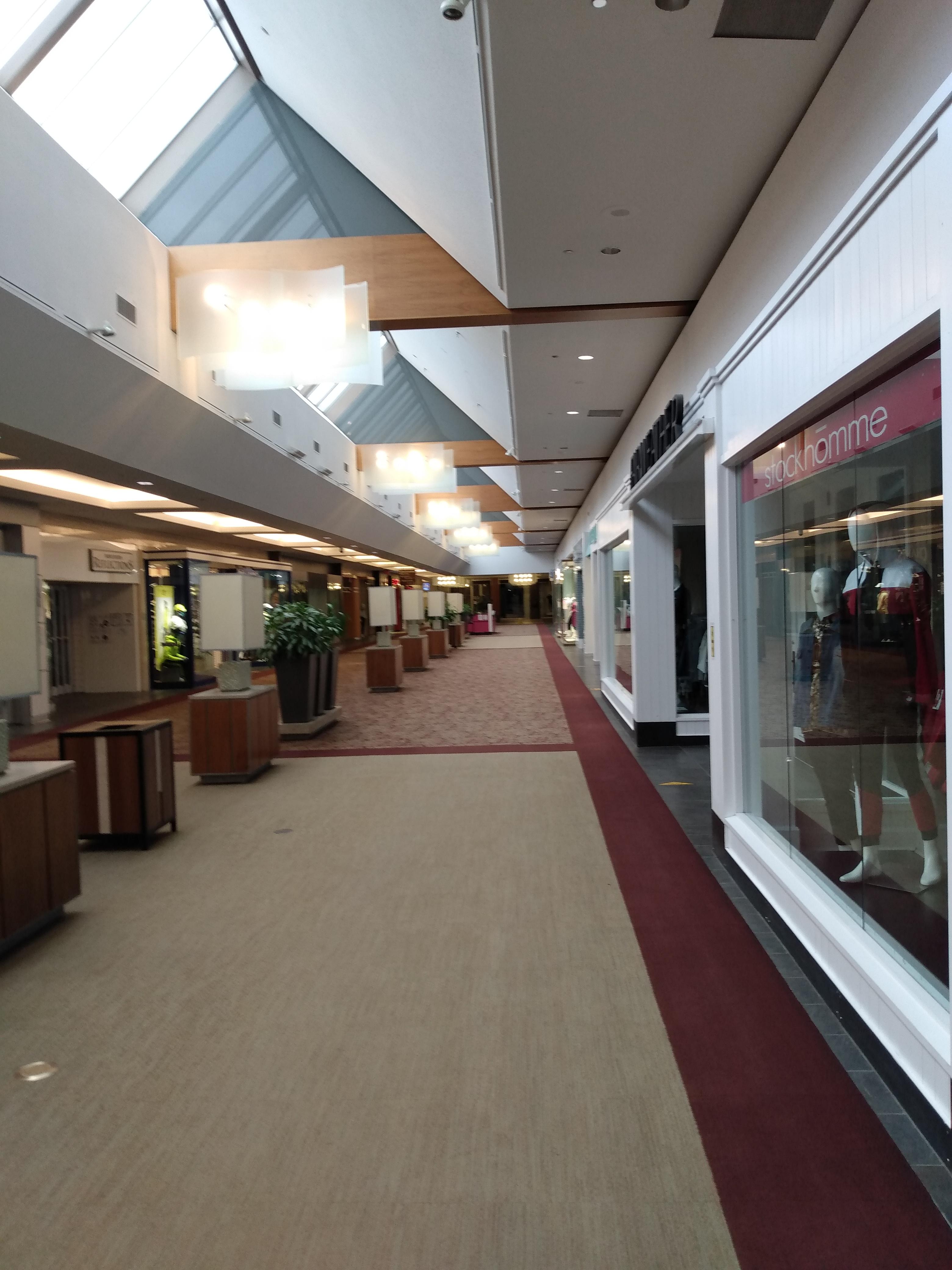 Carlingwood Mall, Ottawa, Ontario r/deadmalls