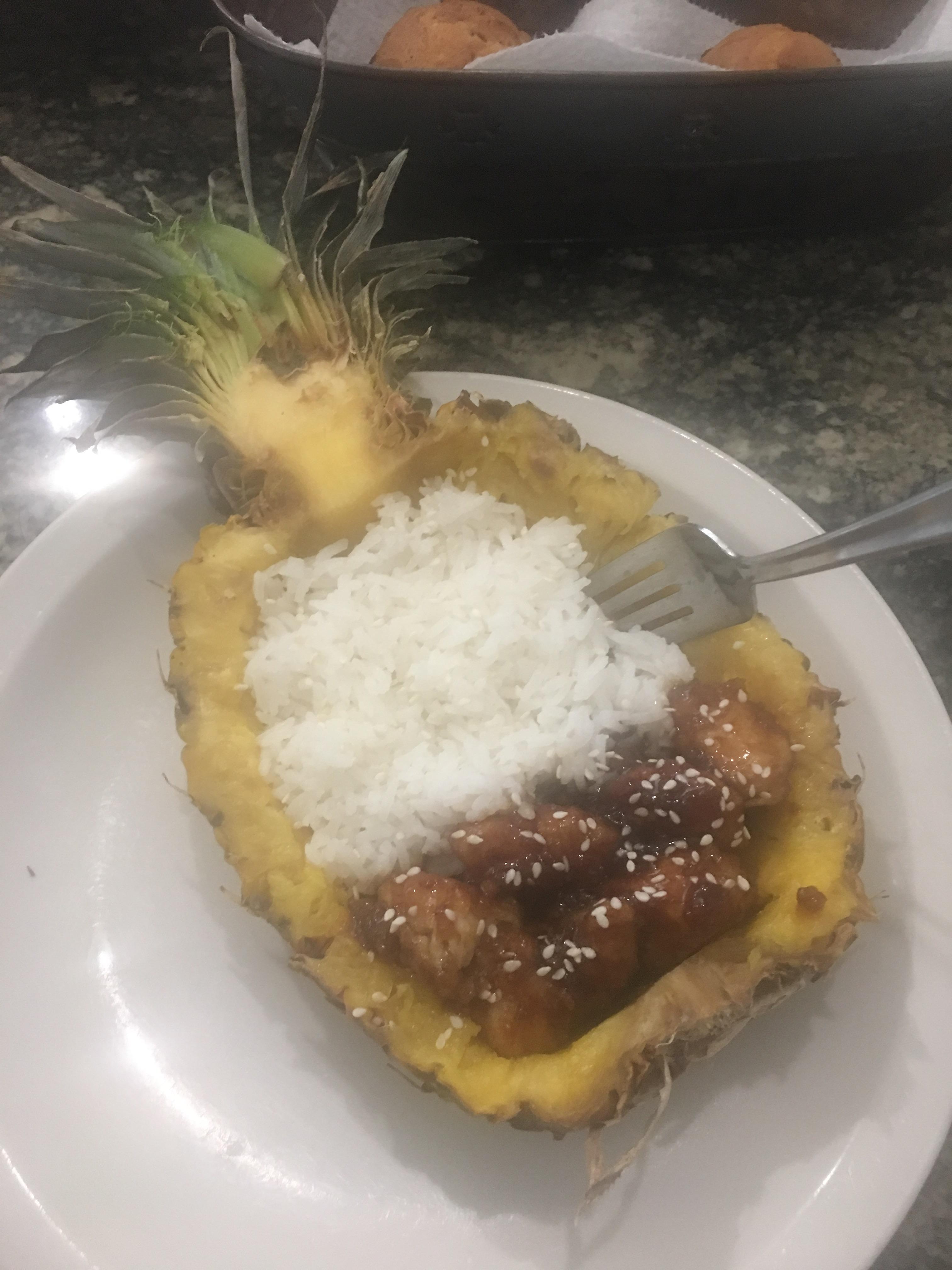 [Homemade] Teriyaki chicken and Jasmine rice in a pineapple bowl r/food