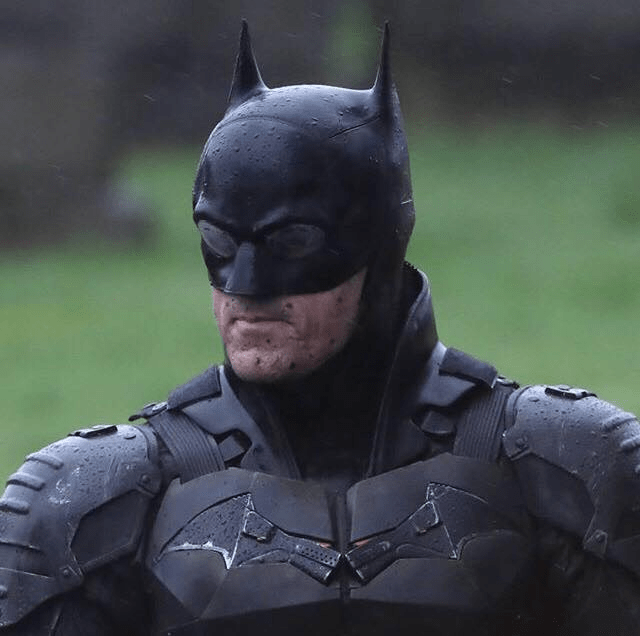 Closer look on new Batman suit for movie batman
