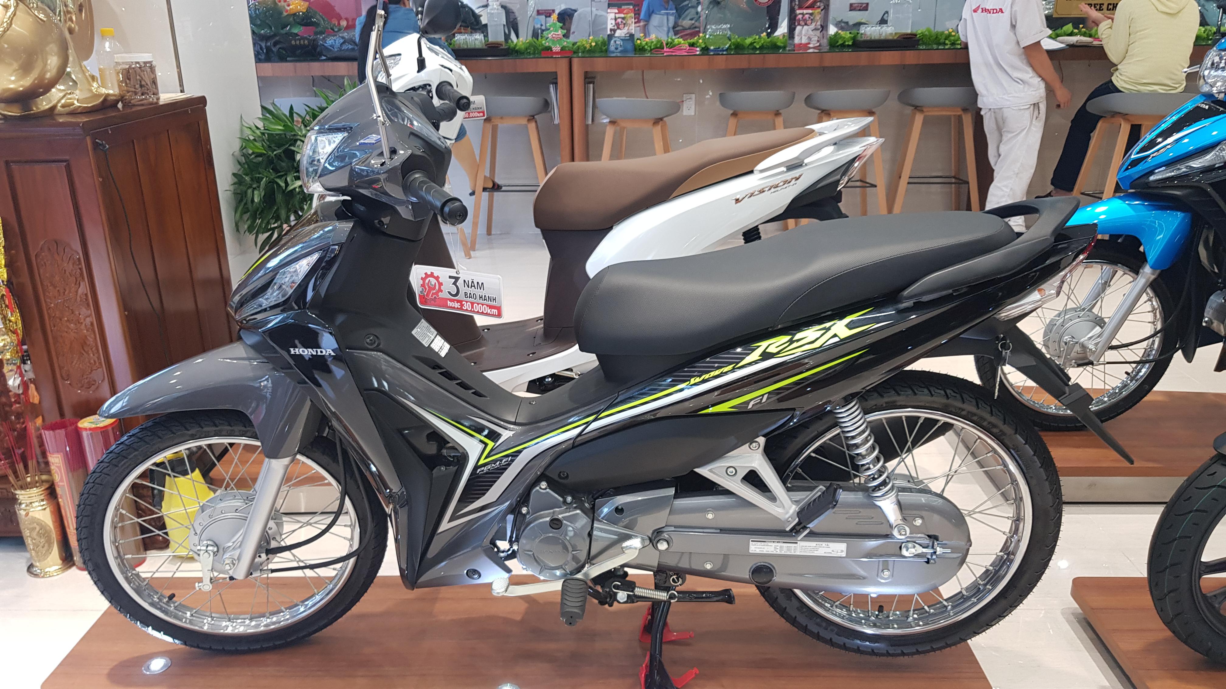 893 Brand new 2018 Honda Wave Scooter r/scooters