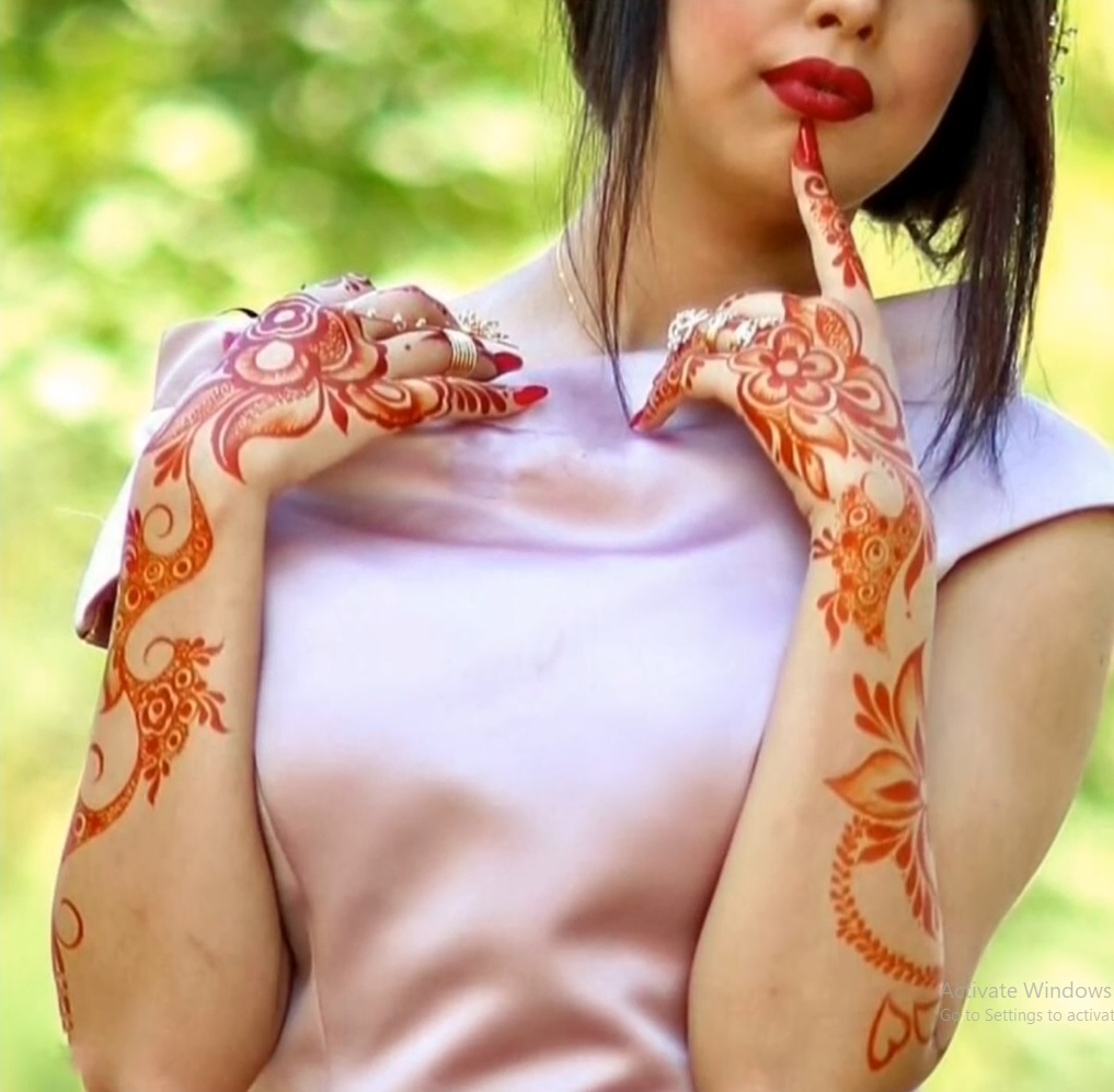 Beautiful Mehndi Hands pics