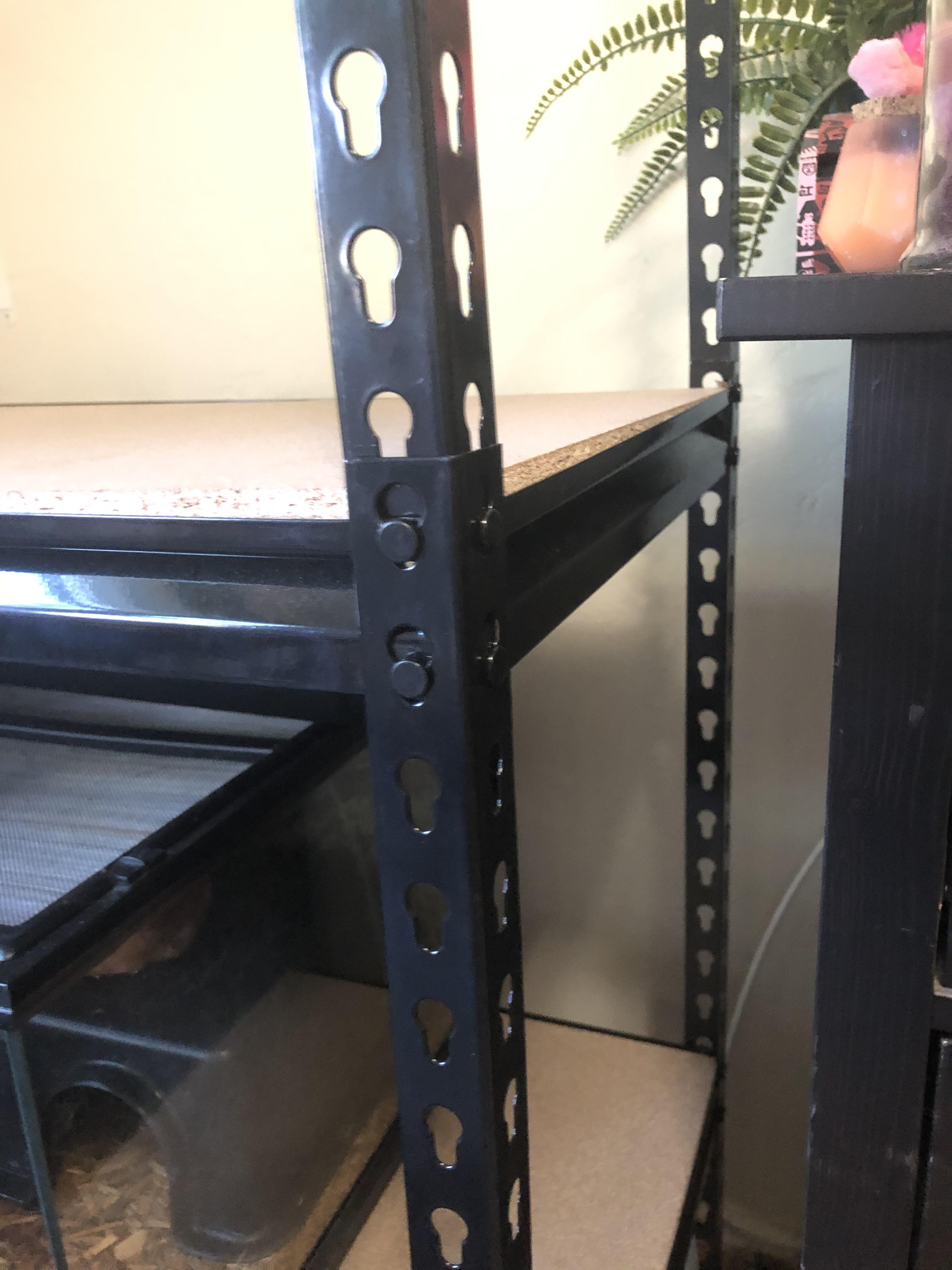 I bought this shelf not knowing it didn’t come with a piece to connect