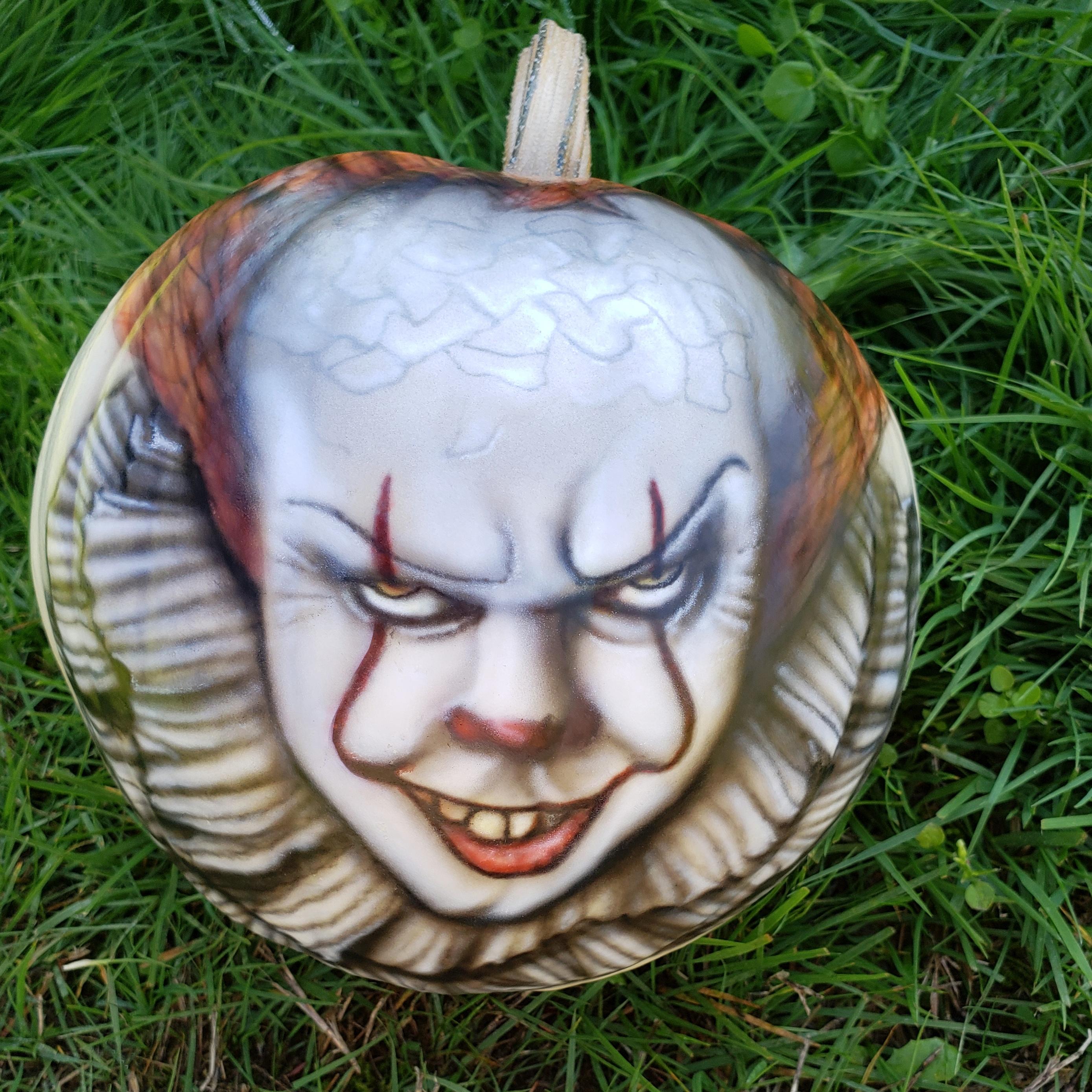 I painted a Pennywise pumpkin airbrush