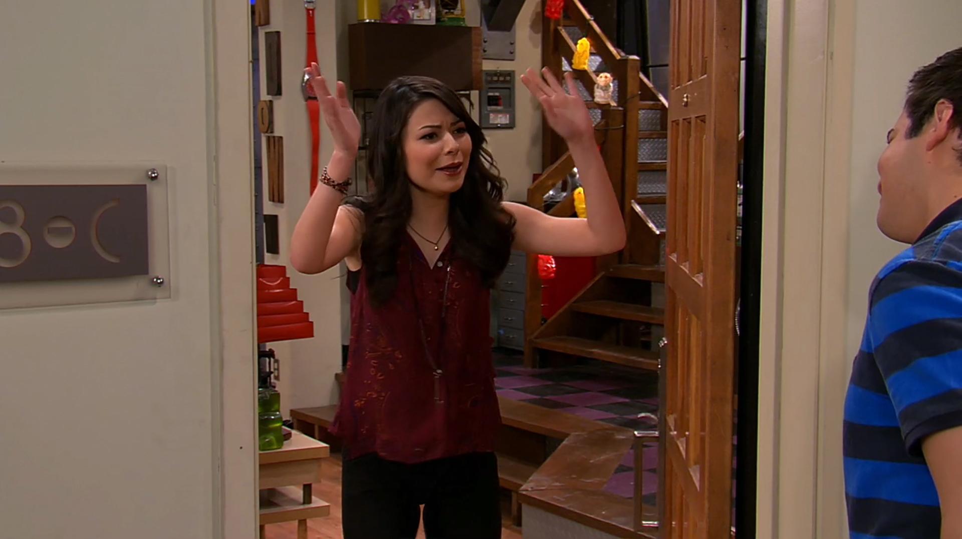 Carly Shay : MirandaCosgrove