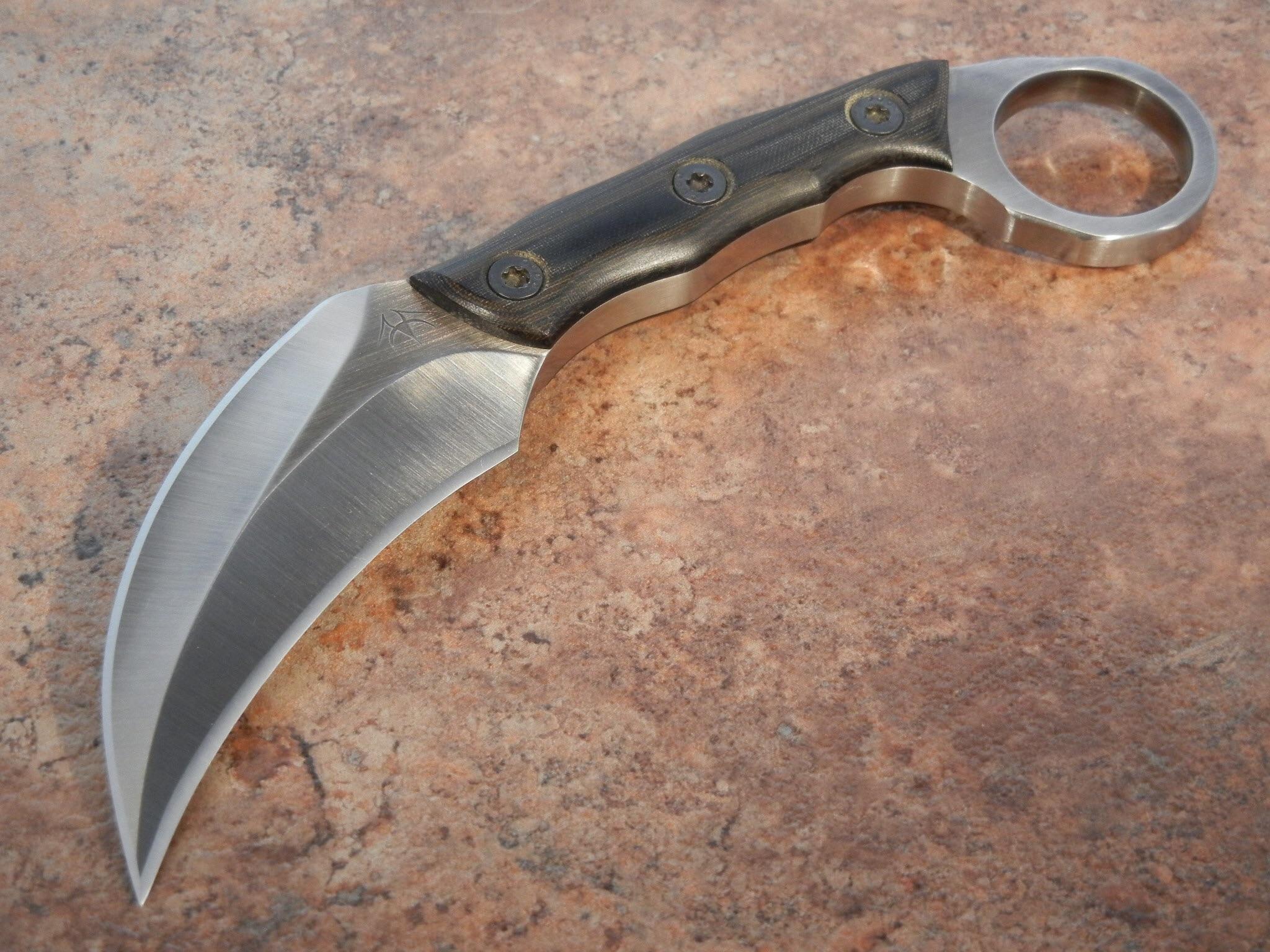 Can anyone identify who/what company makes this knife? I want to get a