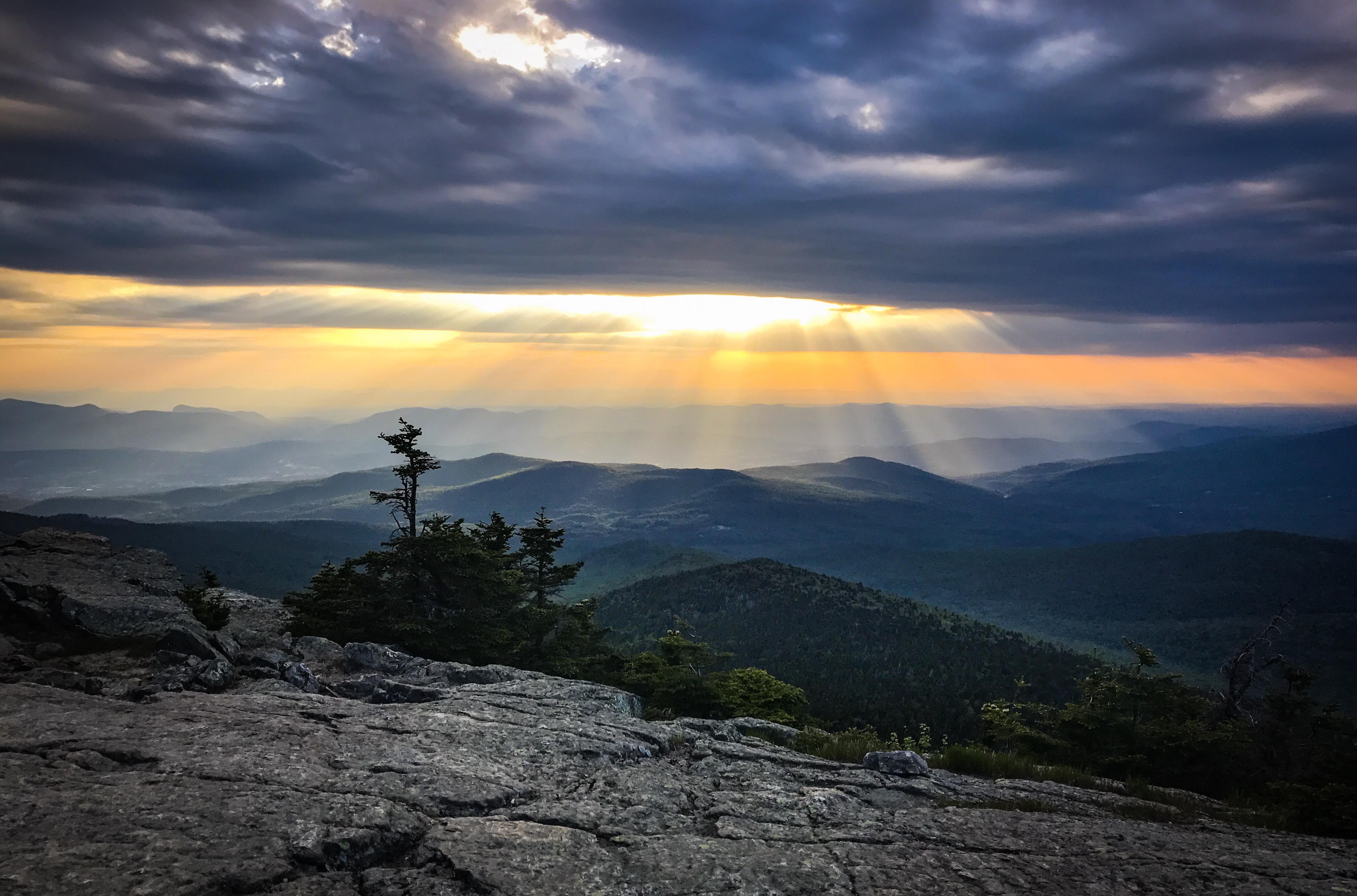 An early summer sunset from Killington Peak, Vermont [OC] [4032x2663