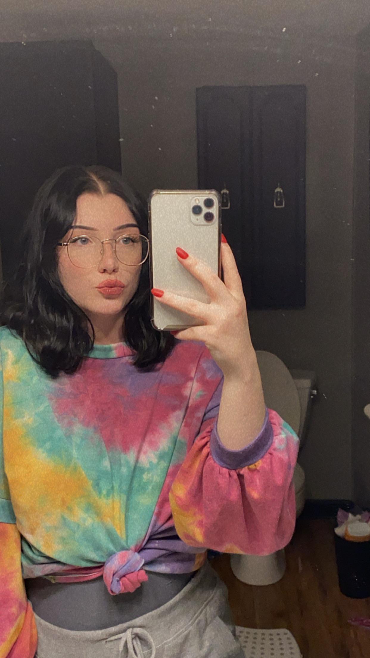 Posted some nudes in unflattering lighting to show the raw realness