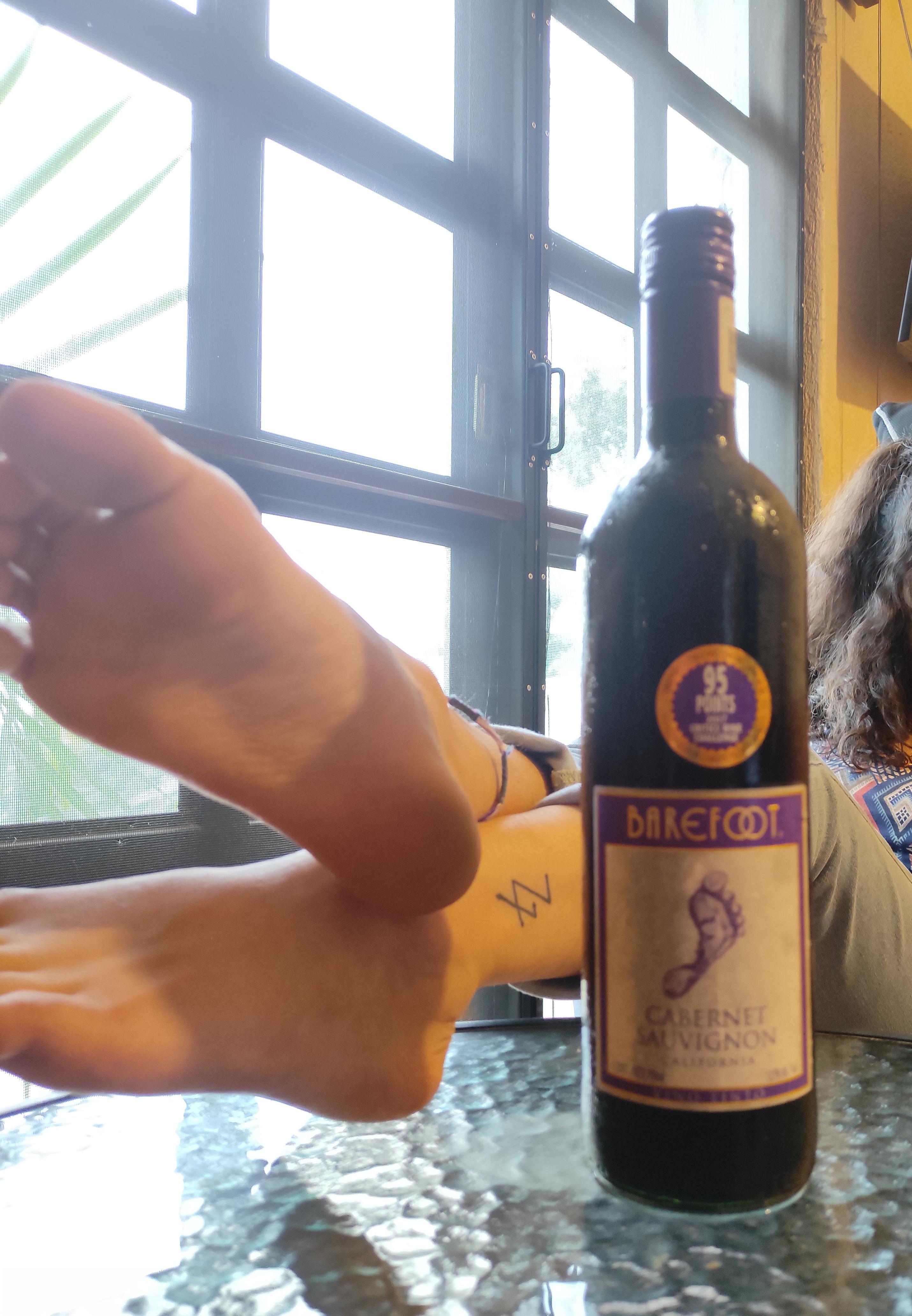 Barefoot wine r/feetpics