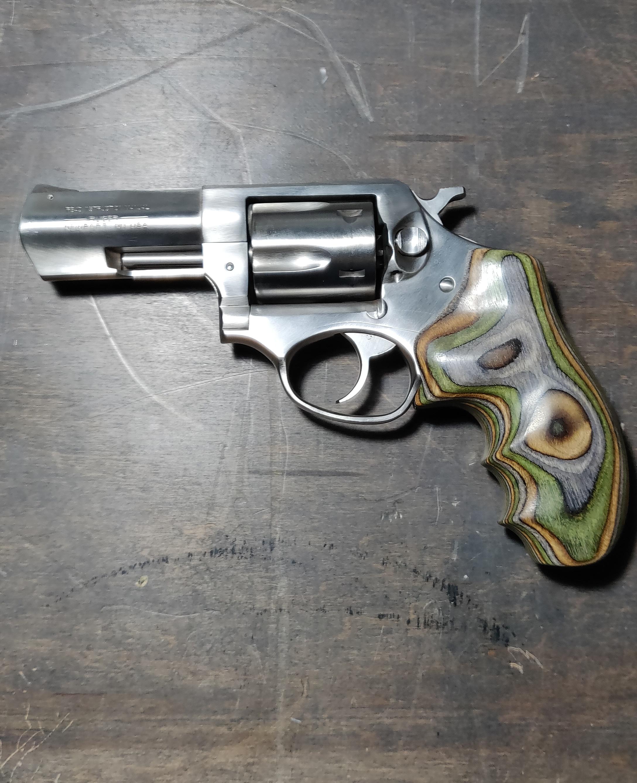 Ruger Sp101 w/ Hogue wood grip r/guns